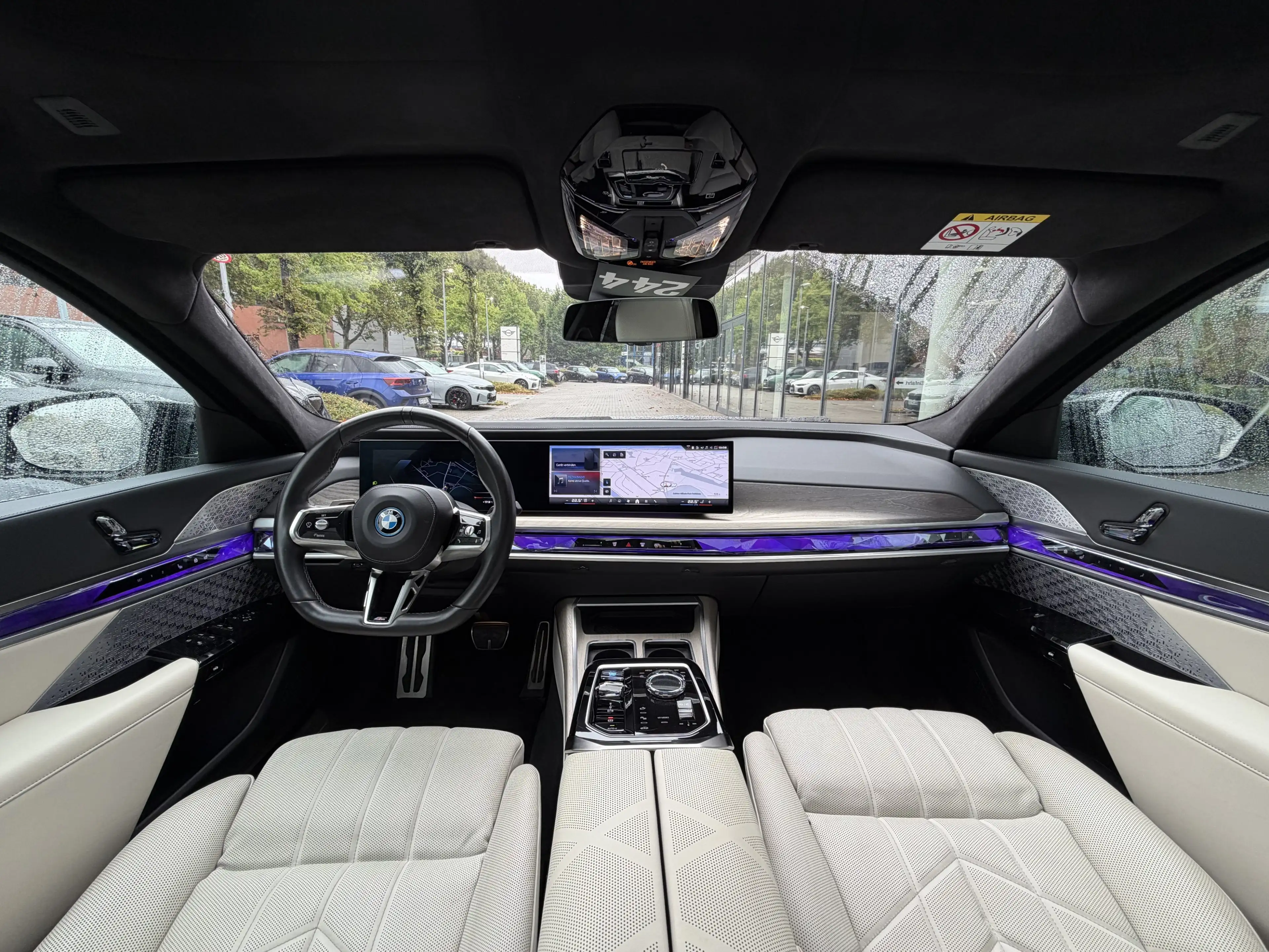 BMW i7 M70 xDrive M Sport INDIVIDUAL B&W TV Lounge — photo 2