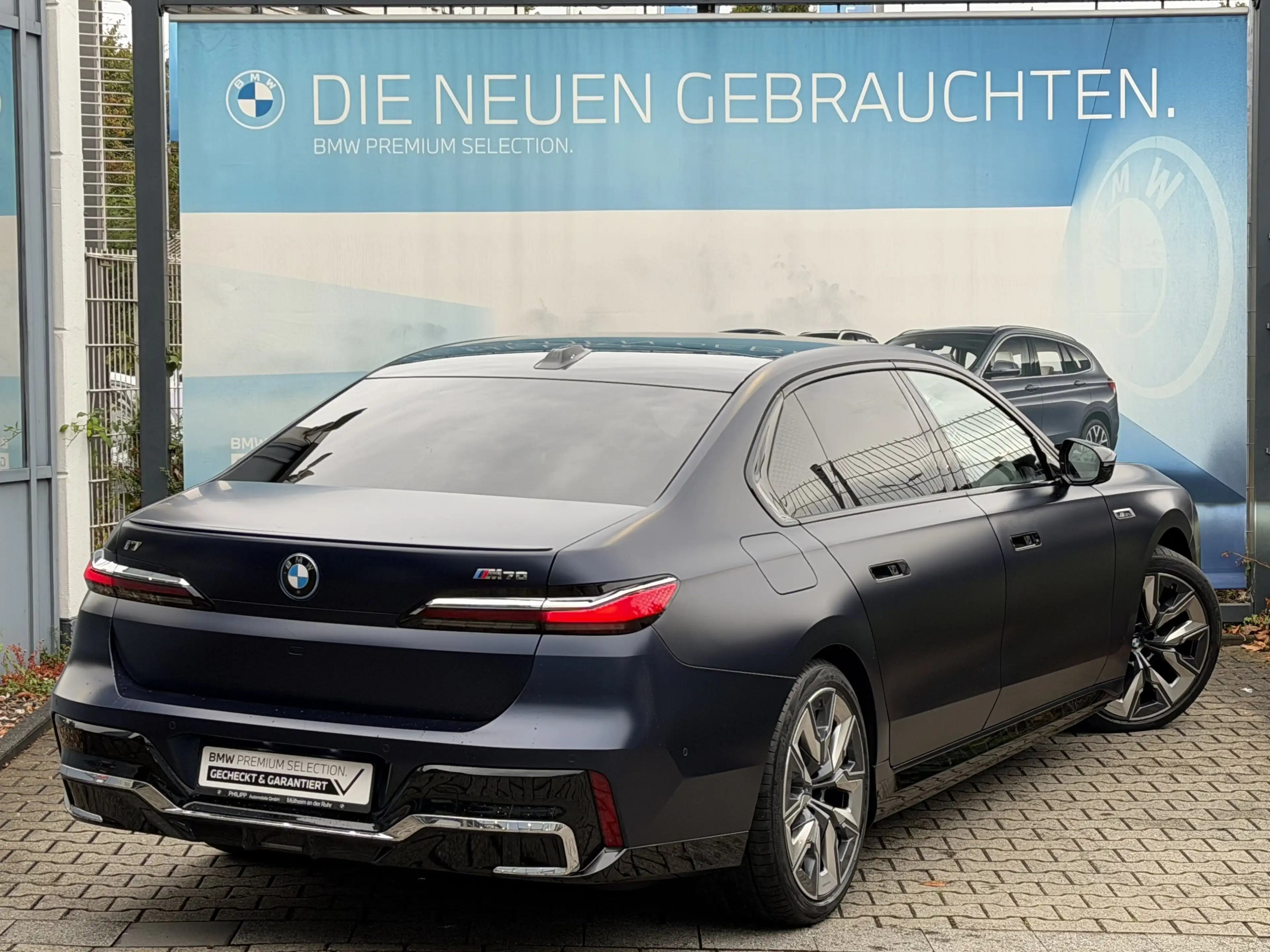 BMW i7 M70 xDrive M Sport INDIVIDUAL B&W TV Lounge — photo 3