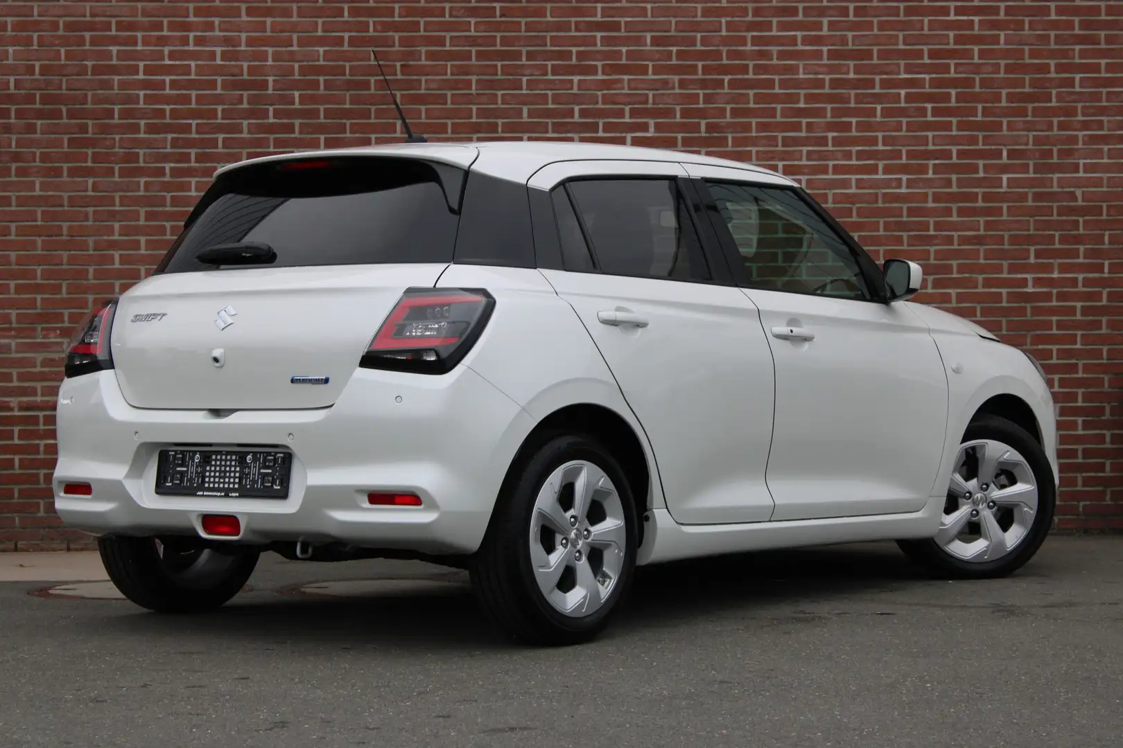 Suzuki Swift 1.2 83PK Smart Hybrid |LED|ACC|KEYLESS|CAMERA|CARP Weiß - 2