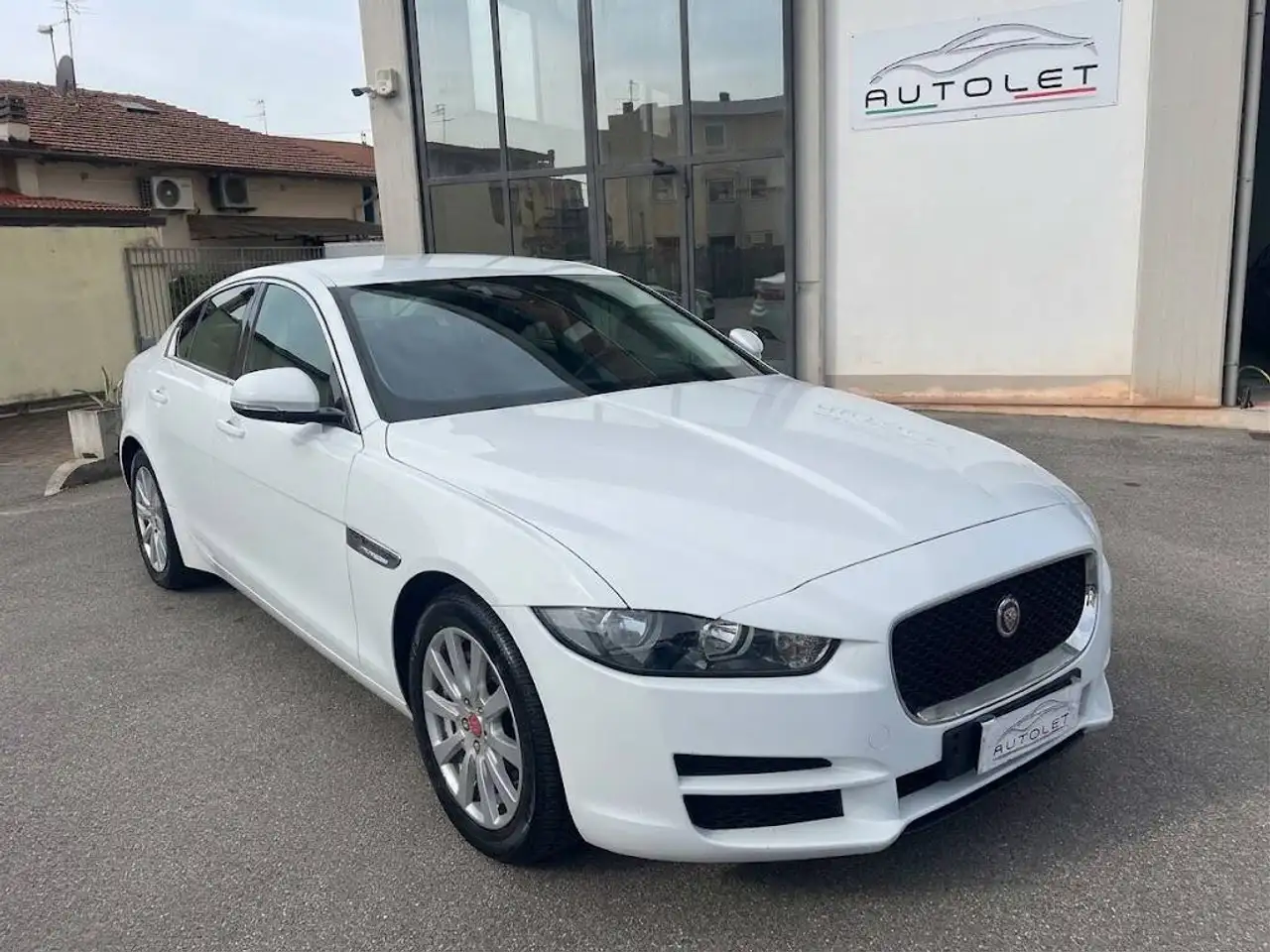 Jaguar XE