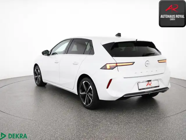 Opel Astra view 3