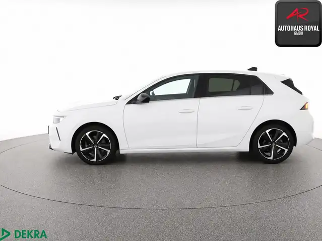 Opel Astra view 2