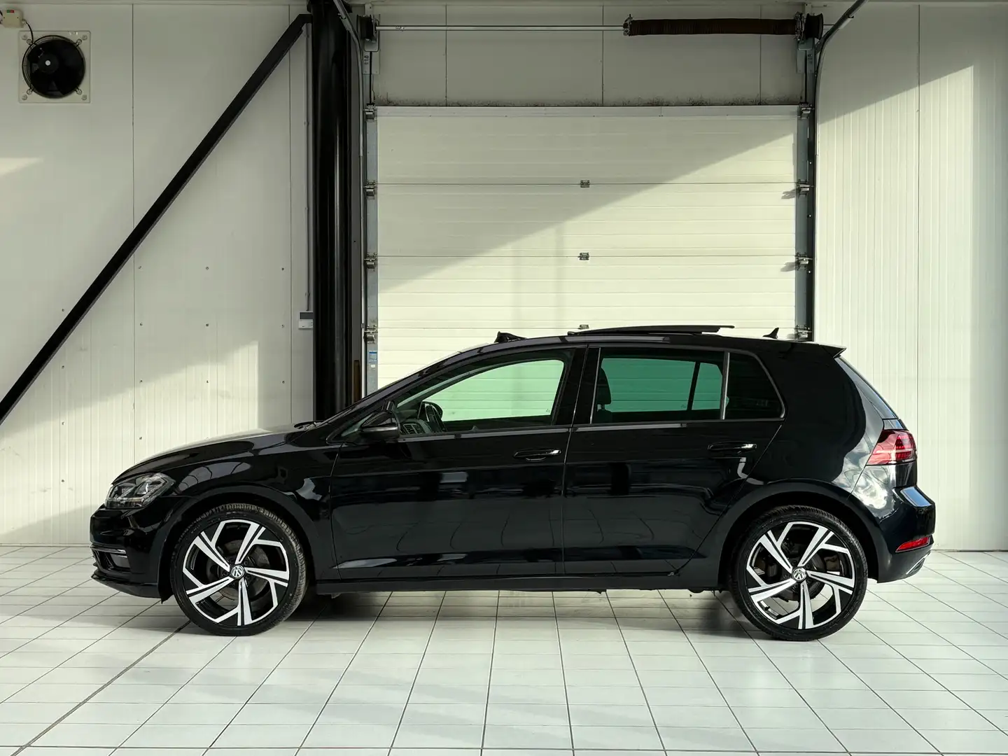 Volkswagen Golf 1.6 TDi *XENON*TOIT*GPS*CAMERA*JANTES*SPORT* Zwart - 2