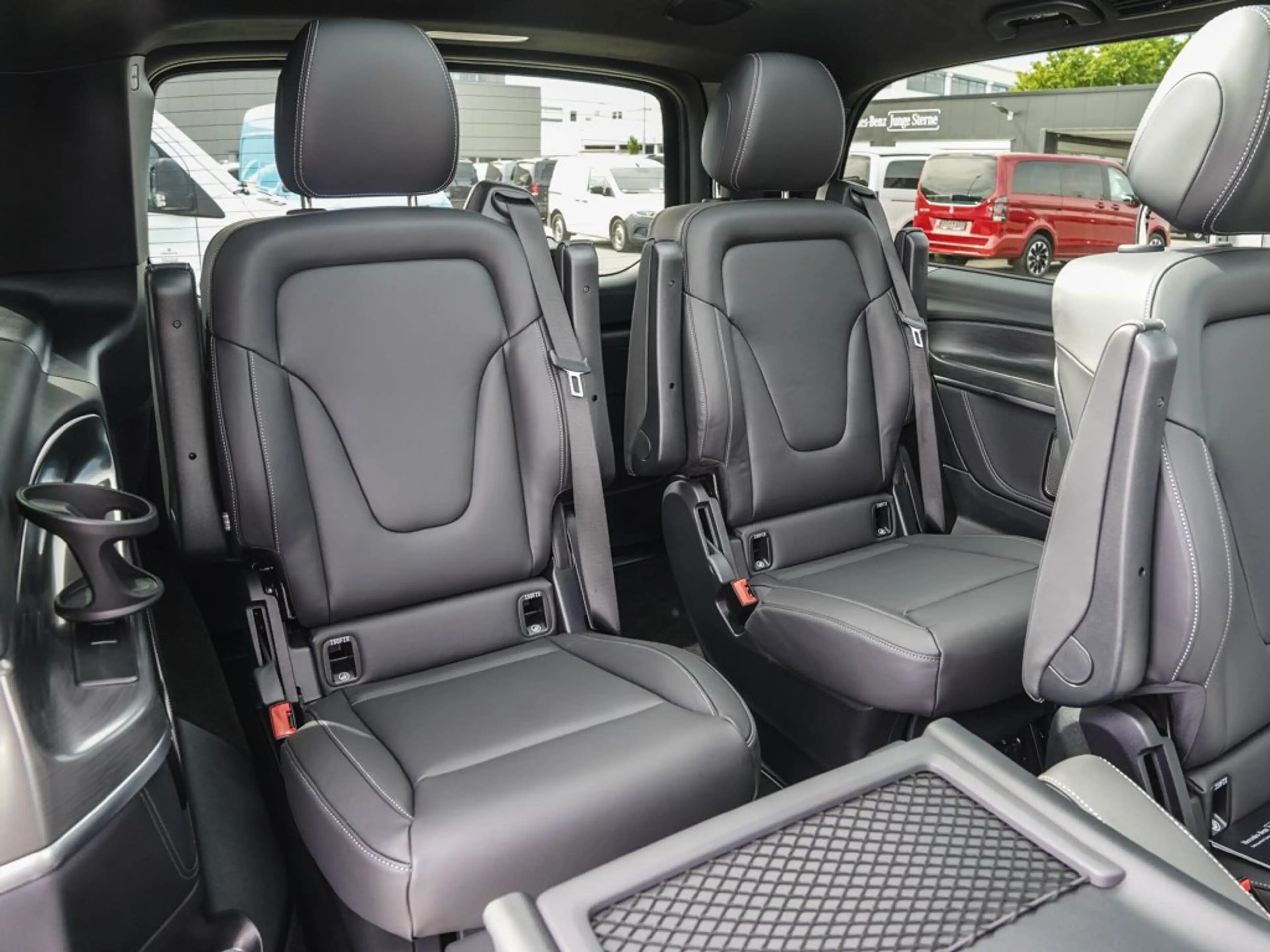 Mercedes-Benz V 300 d Exclusive 4x4 lang AIRMATIC Pano Standhzg — photo 13
