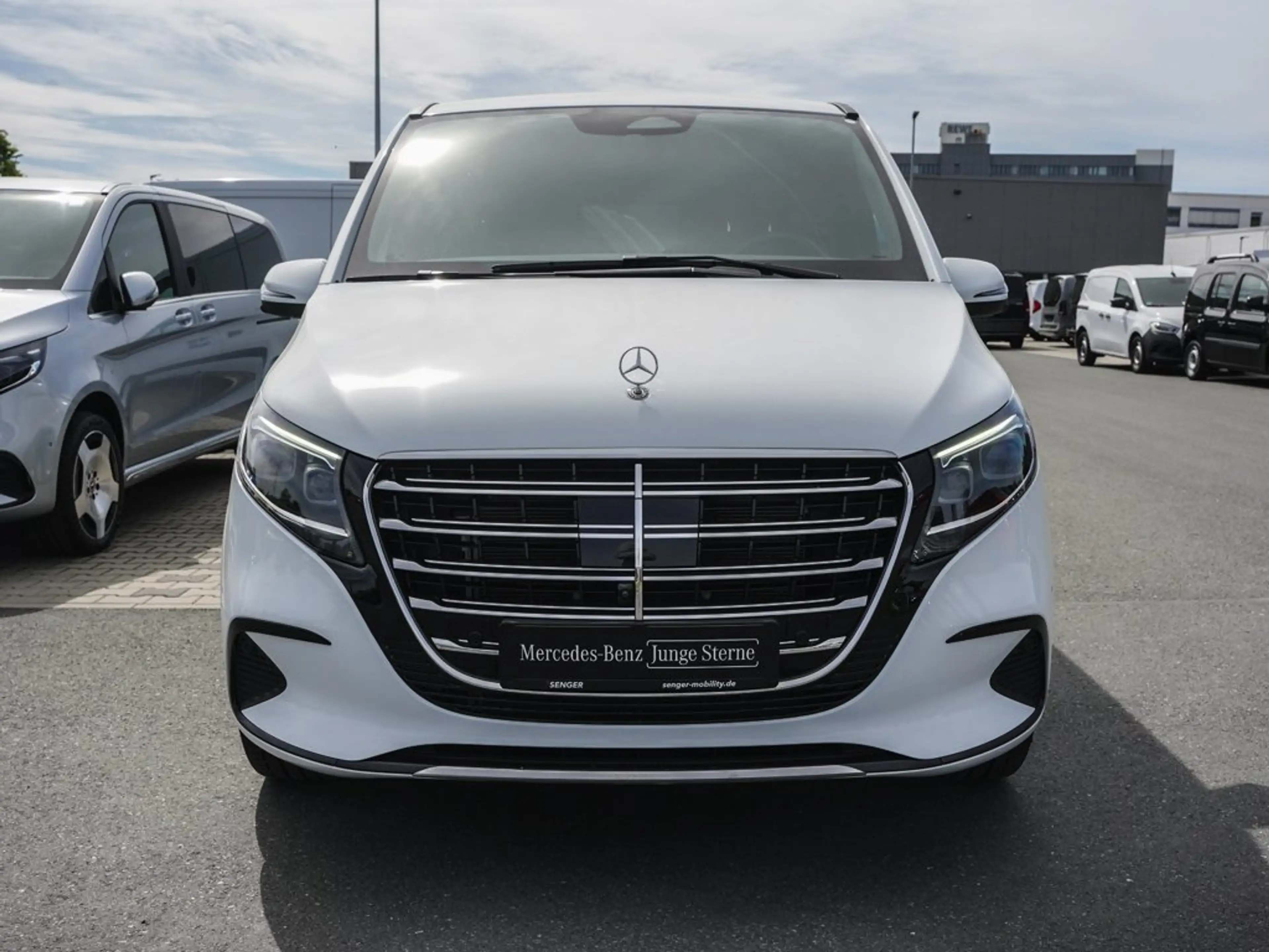 Mercedes-Benz V 300 d Exclusive 4x4 lang AIRMATIC Pano Standhzg — photo 5