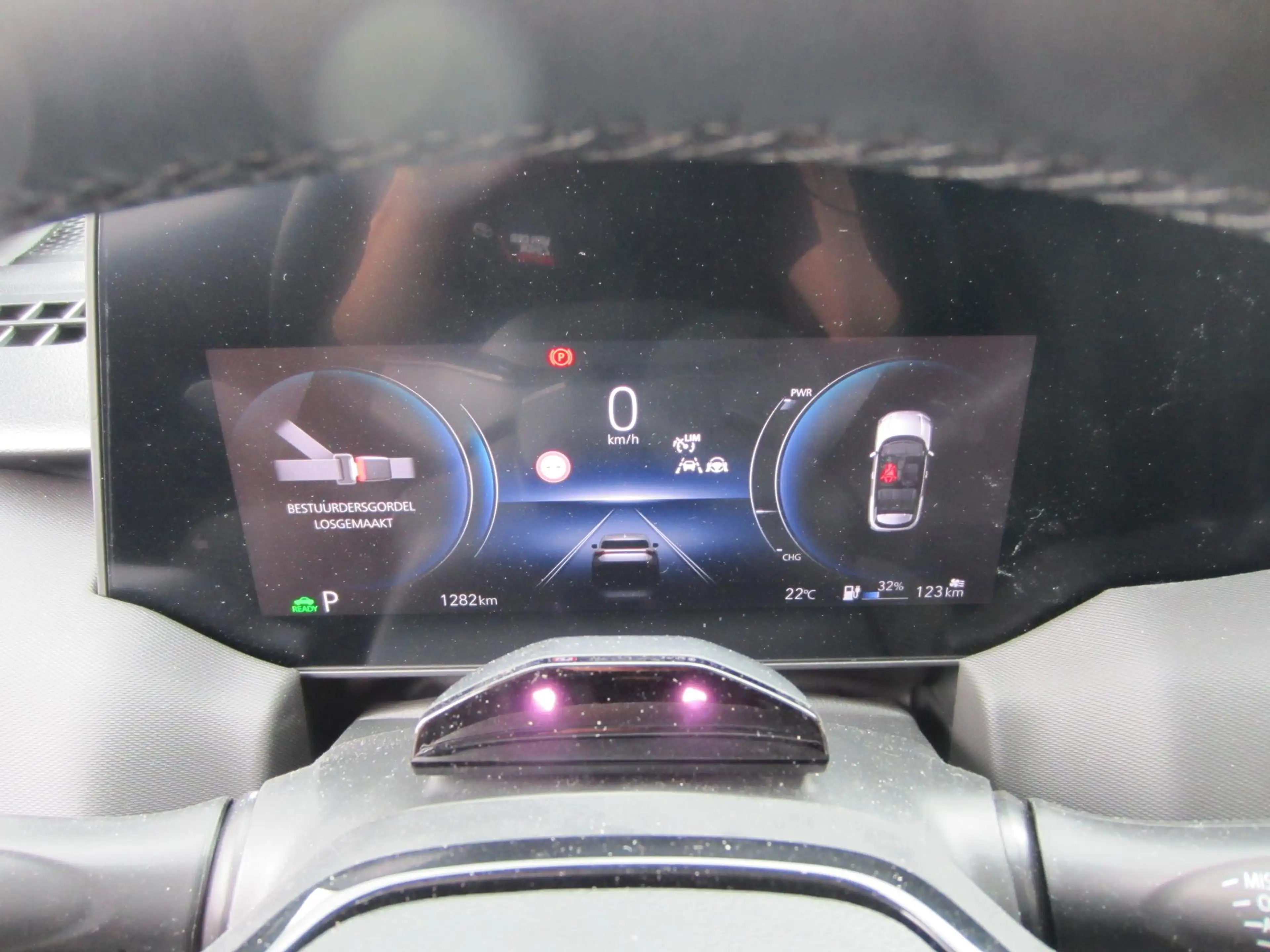 Toyota Urban Cruiser Executive 61 kWh All Seasons Panoramadak — photo 3