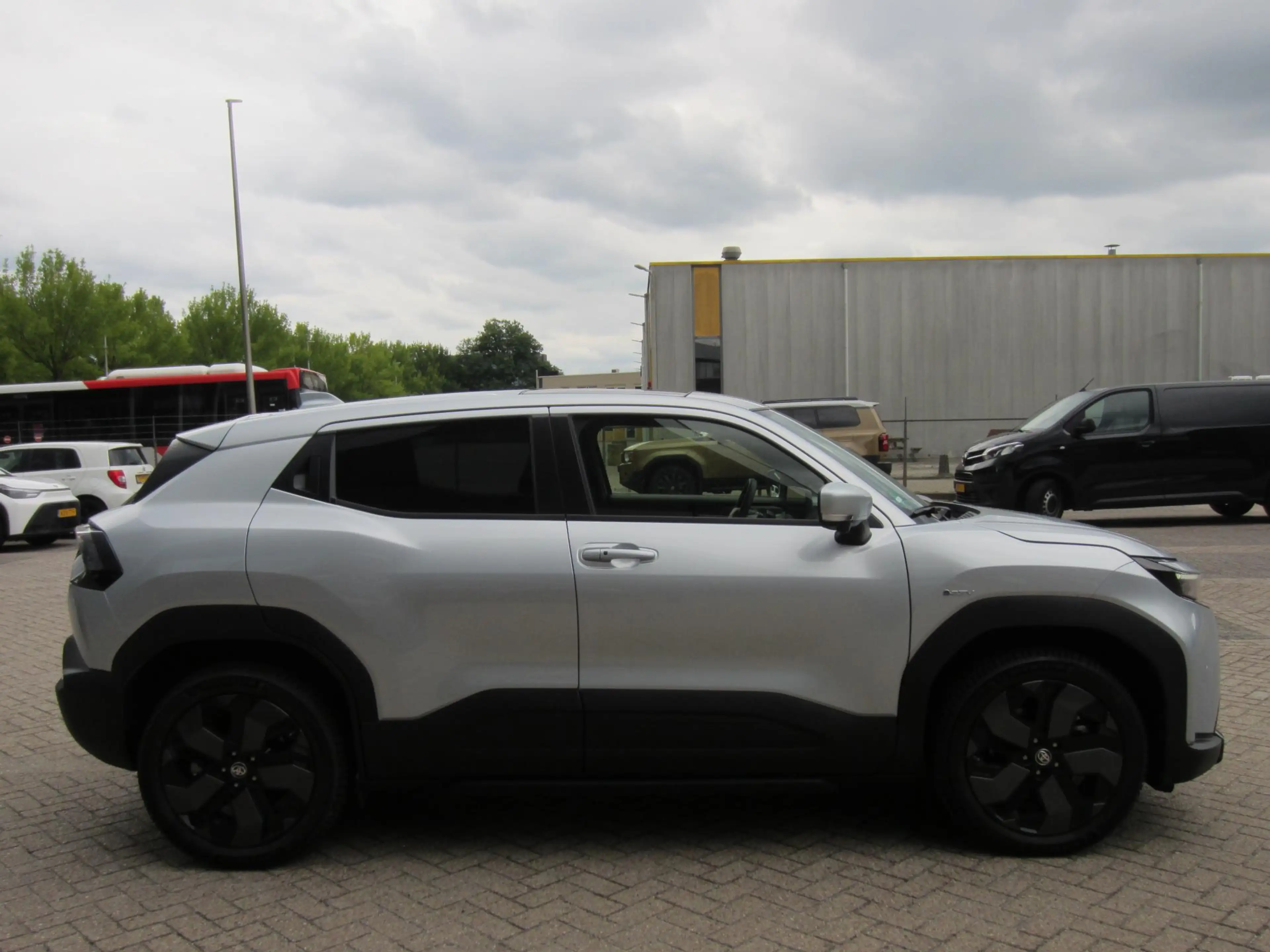 Toyota Urban Cruiser Executive 61 kWh All Seasons Panoramadak — photo 11