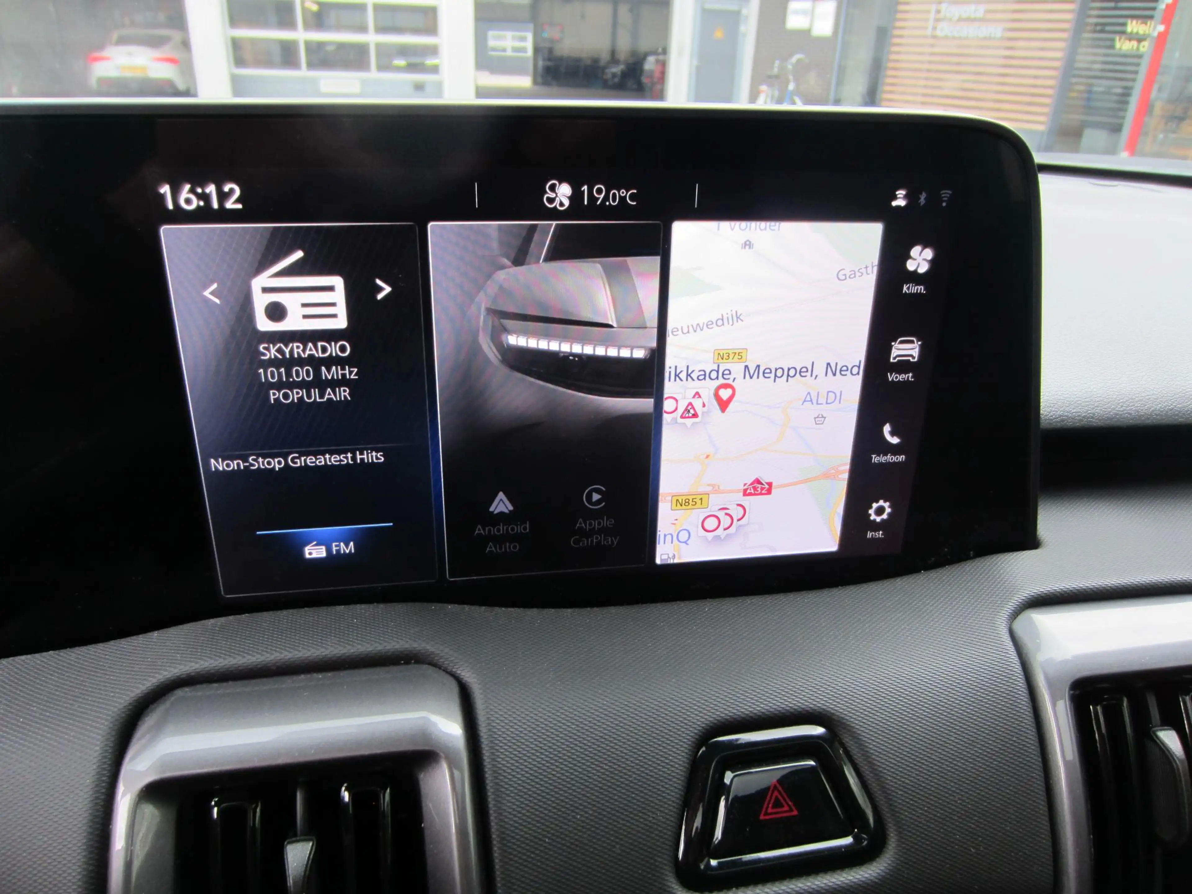 Toyota Urban Cruiser Executive 61 kWh All Seasons Panoramadak — photo 12