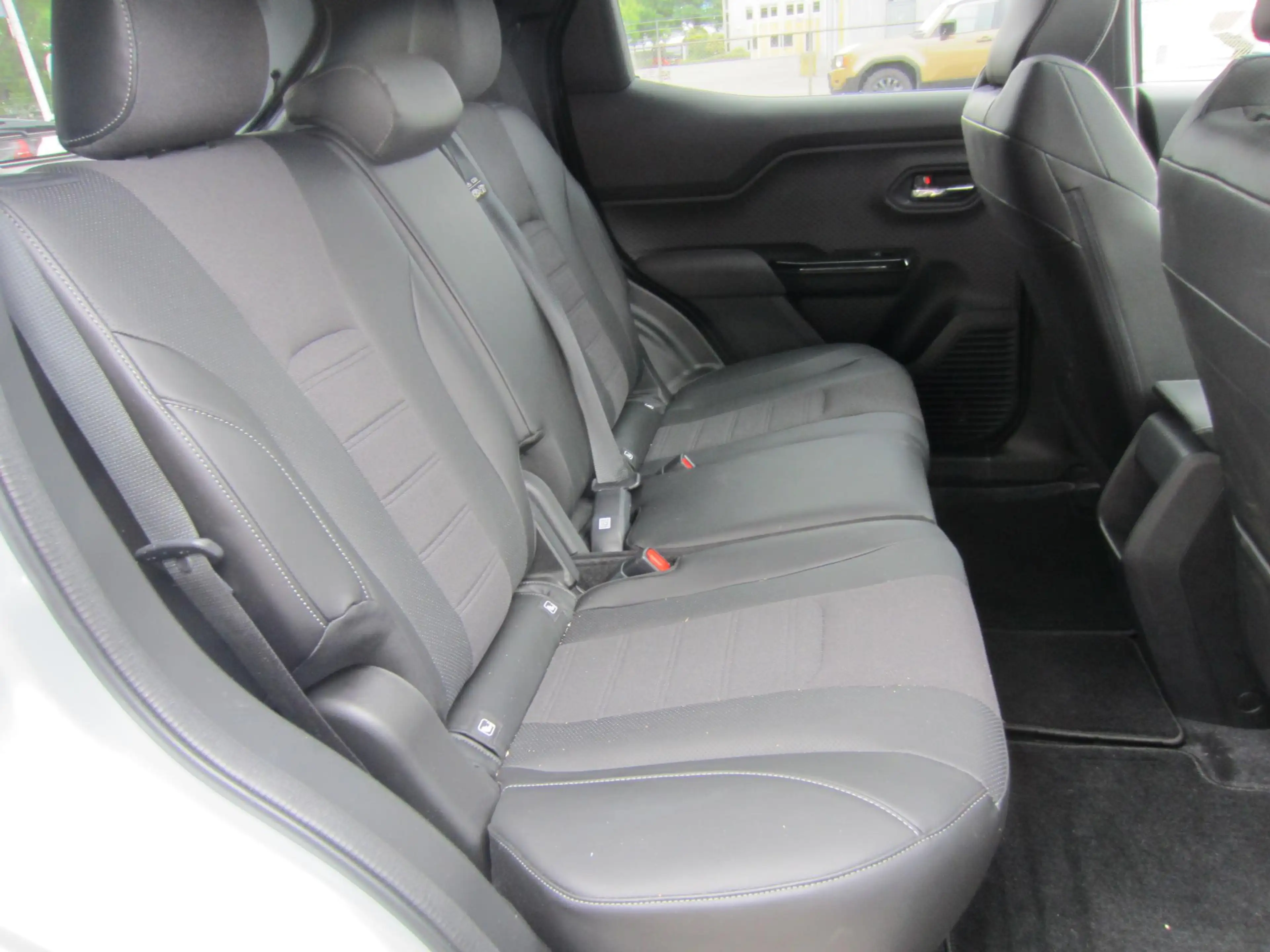 Toyota Urban Cruiser Executive 61 kWh All Seasons Panoramadak — photo 10