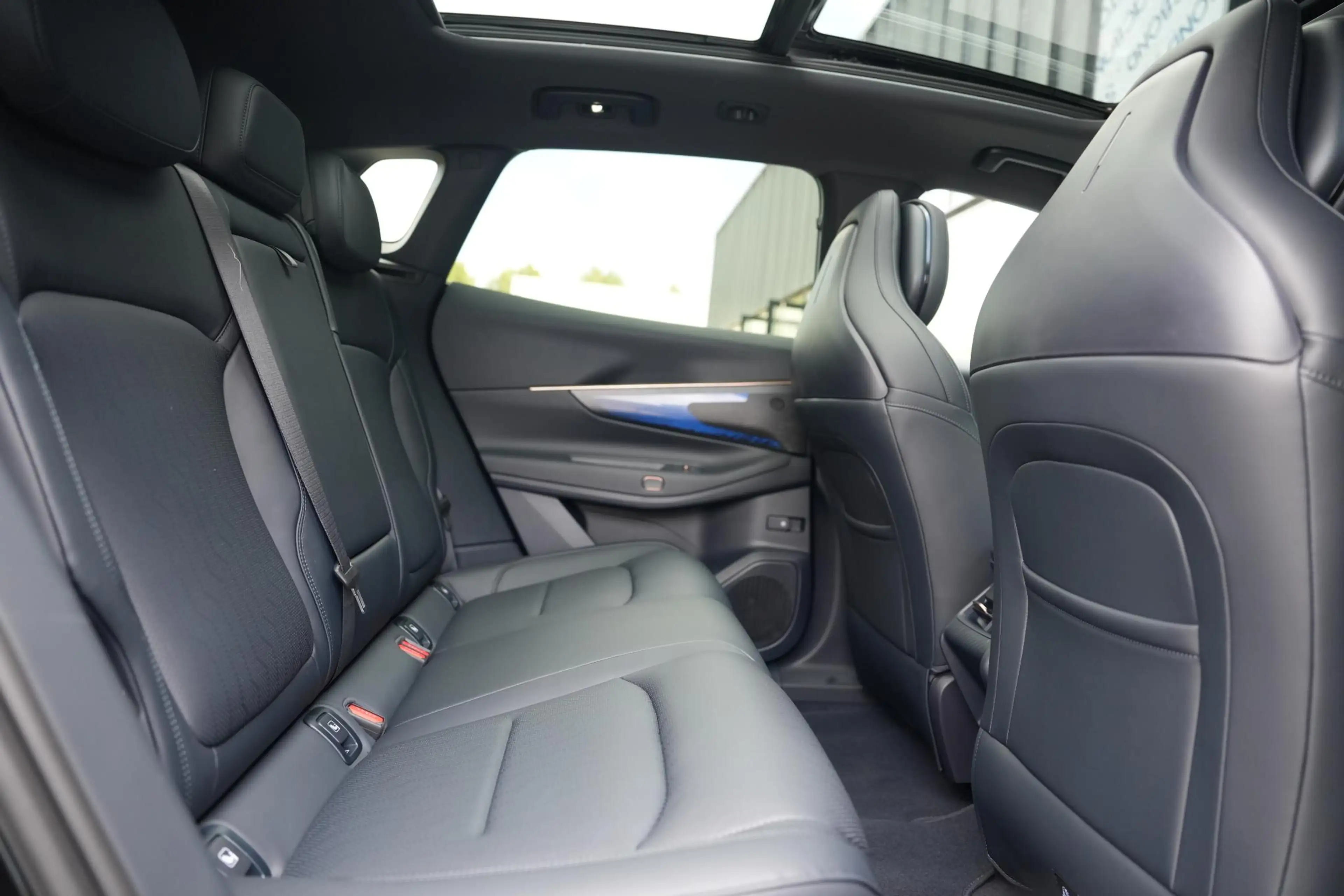 Lynk & Co 08 1.5 Business Edition | 200km Hybride | High Beam L — photo 4