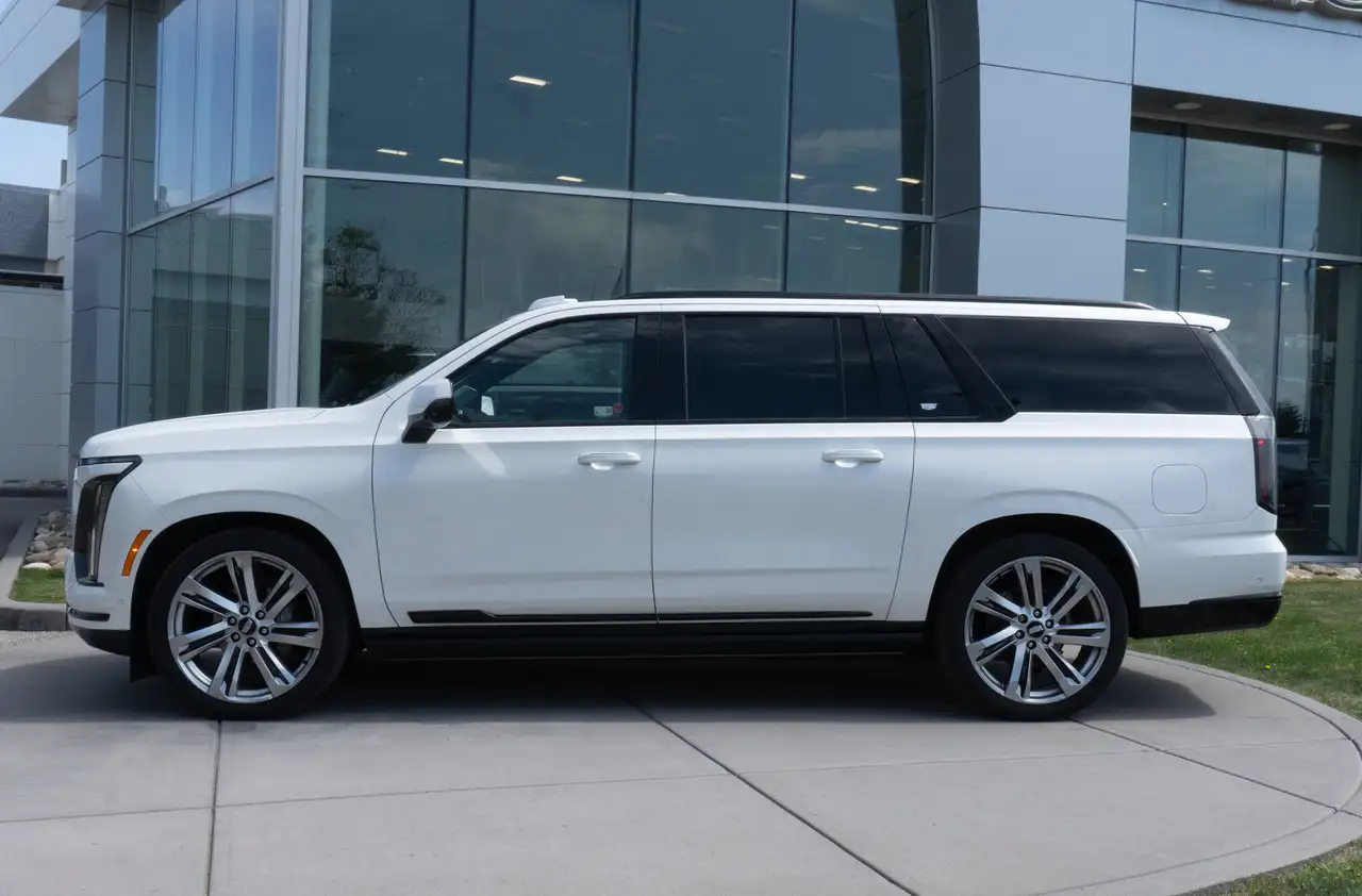 Cadillac Escalade снимка Cadillac Escalade