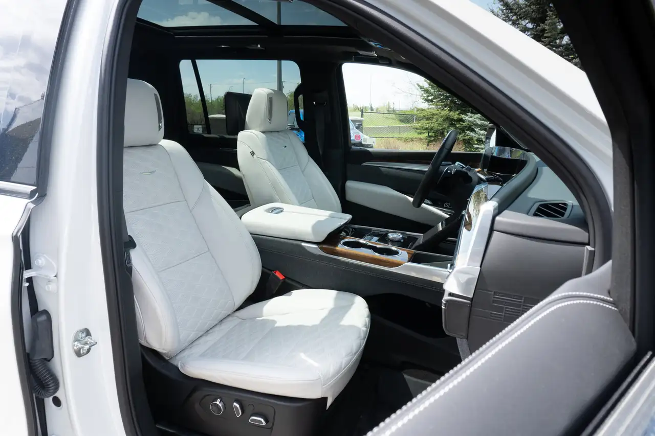 Cadillac Escalade снимка Cadillac Escalade