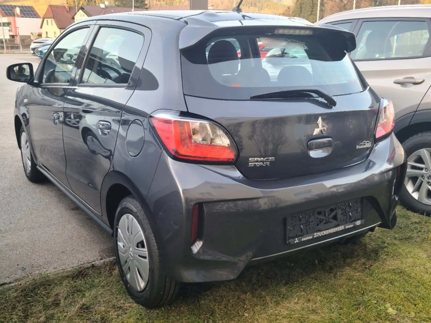 Mitsubishi Space Star 1,2 Inform AS&G 24 Grijs - 2