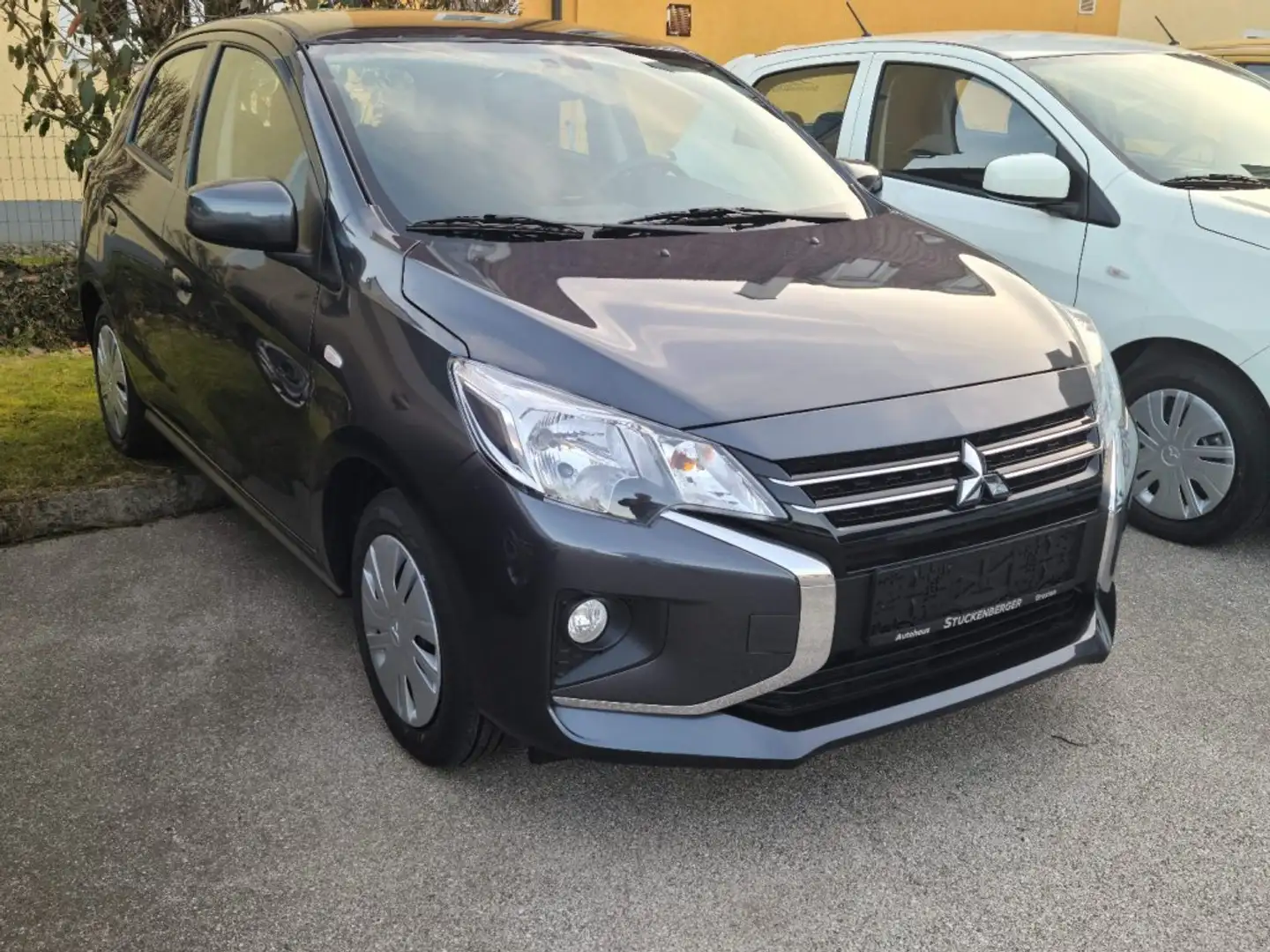 Mitsubishi Space Star 1,2 Inform AS&G 24 Grijs - 1