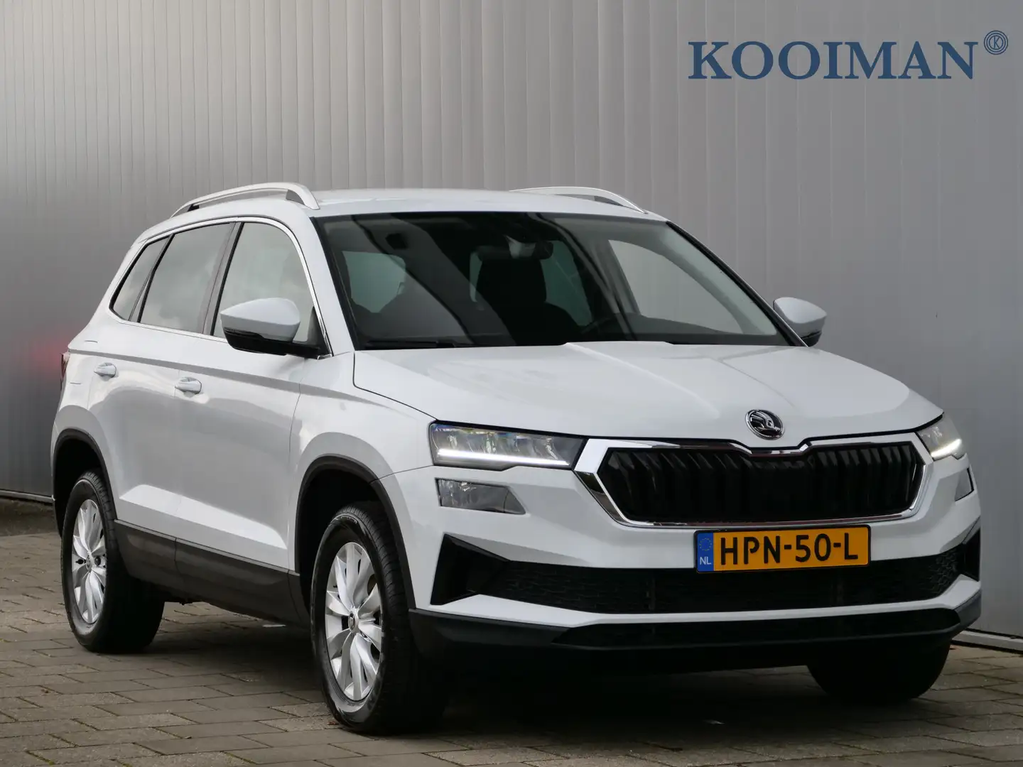 Skoda Karoq 1.5 TSI 150pk ACT Business Edition Automaat Apple Weiß - 1