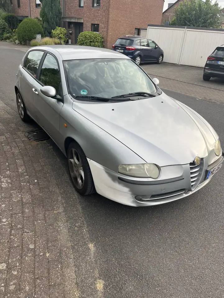 Alfa Romeo 147 1.6 Twin Spark Distinctive, foto 2