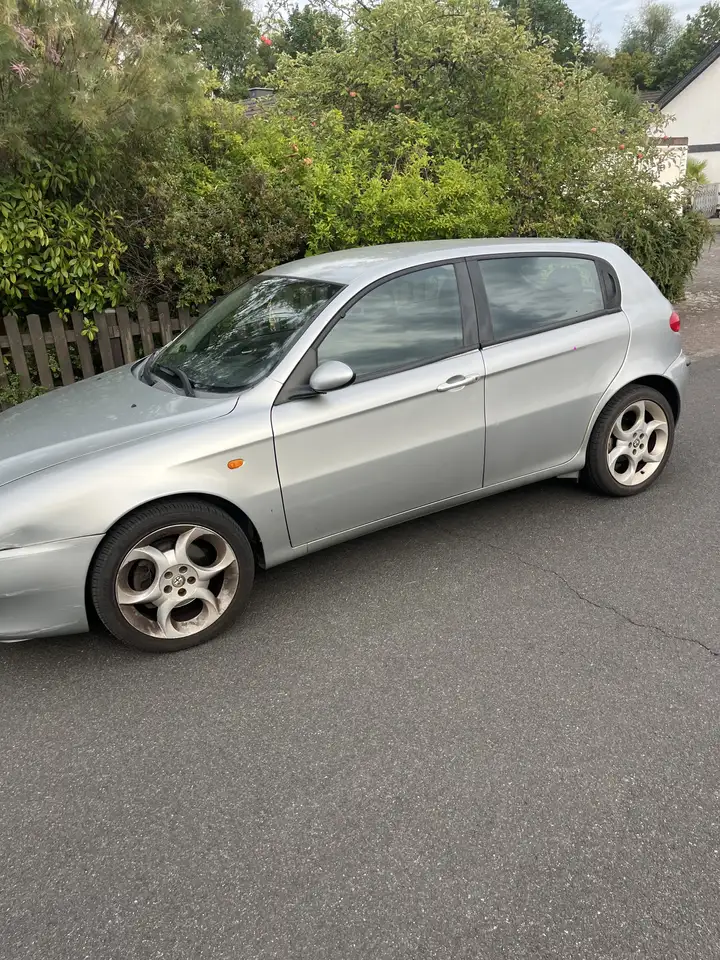 Alfa Romeo 147 1.6 Twin Spark Distinctive, foto 1