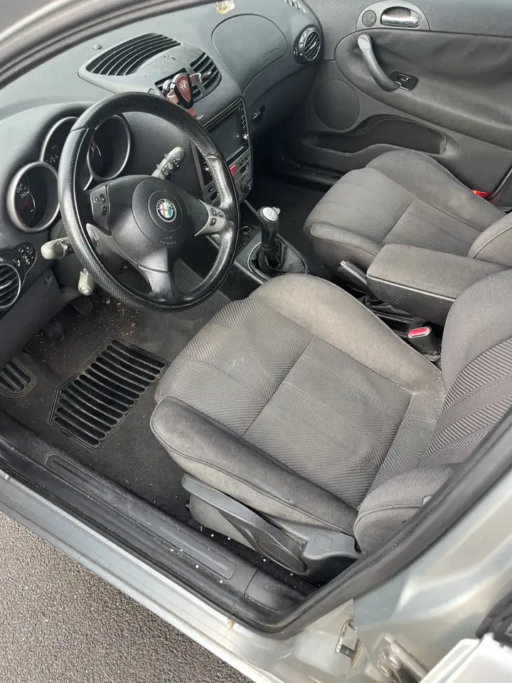 Alfa Romeo 147 1.6 Twin Spark Distinctive, foto 6
