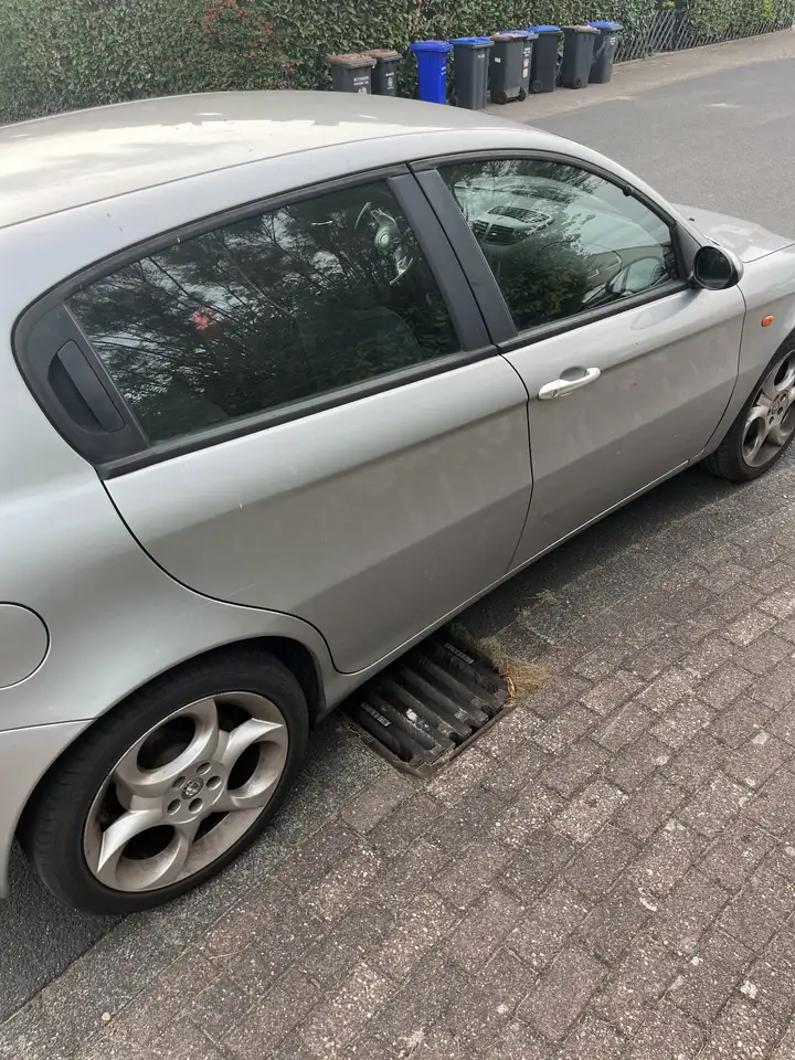 Alfa Romeo 147 1.6 Twin Spark Distinctive, foto 3