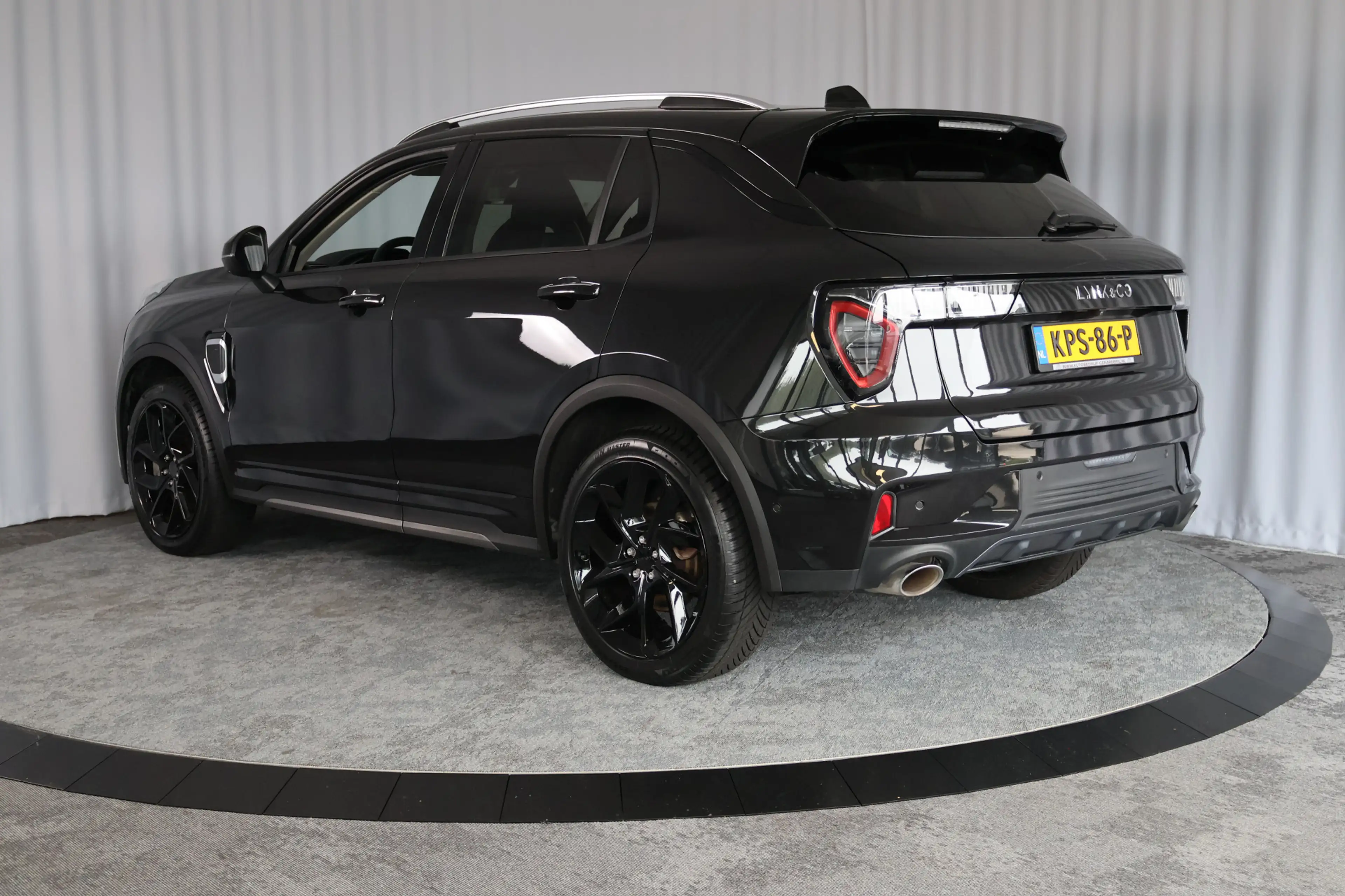Lynk & Co 01 1.5 PHEV, Pano, 360 Camera, — photo 4