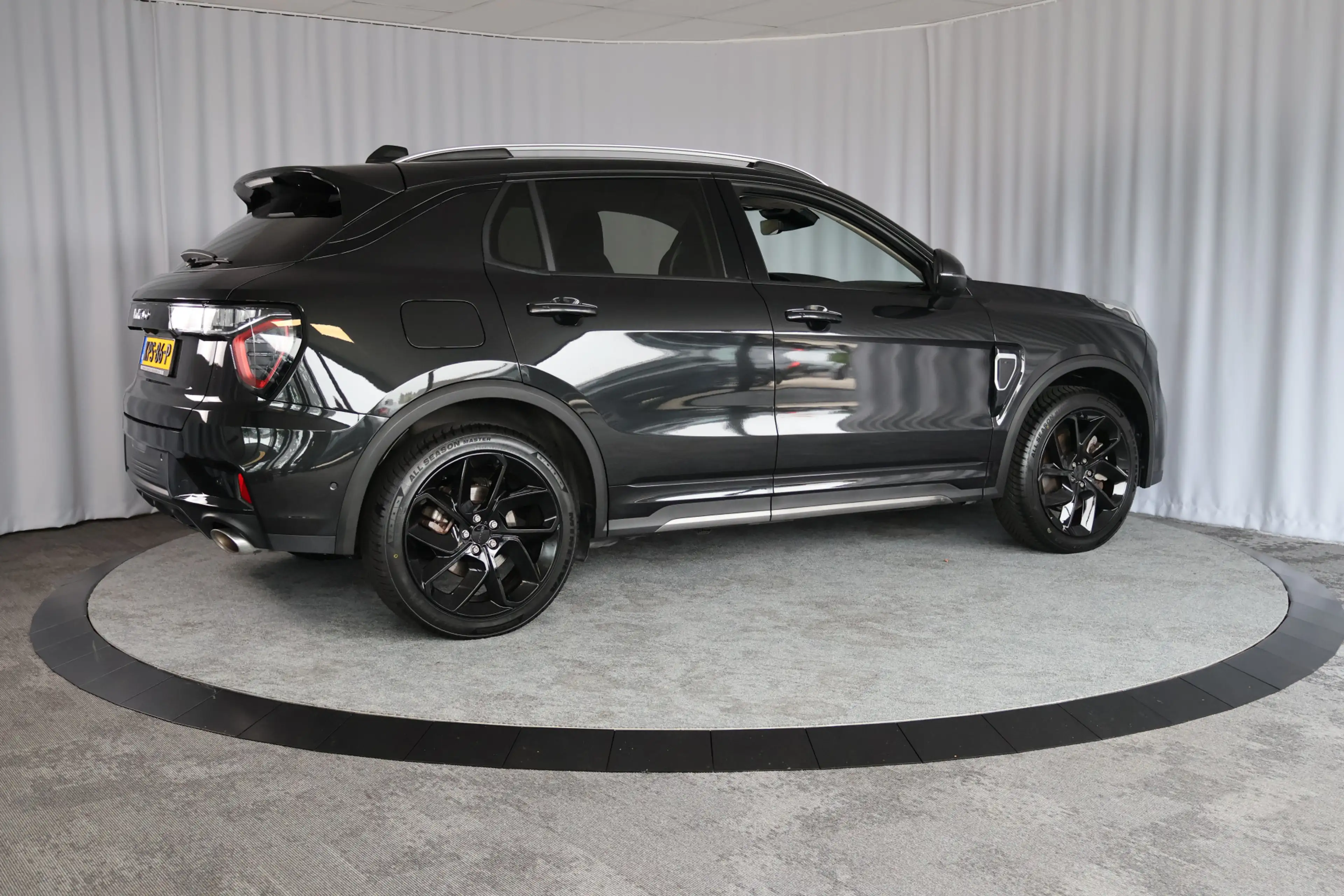 Lynk & Co 01 1.5 PHEV, Pano, 360 Camera, — photo 29