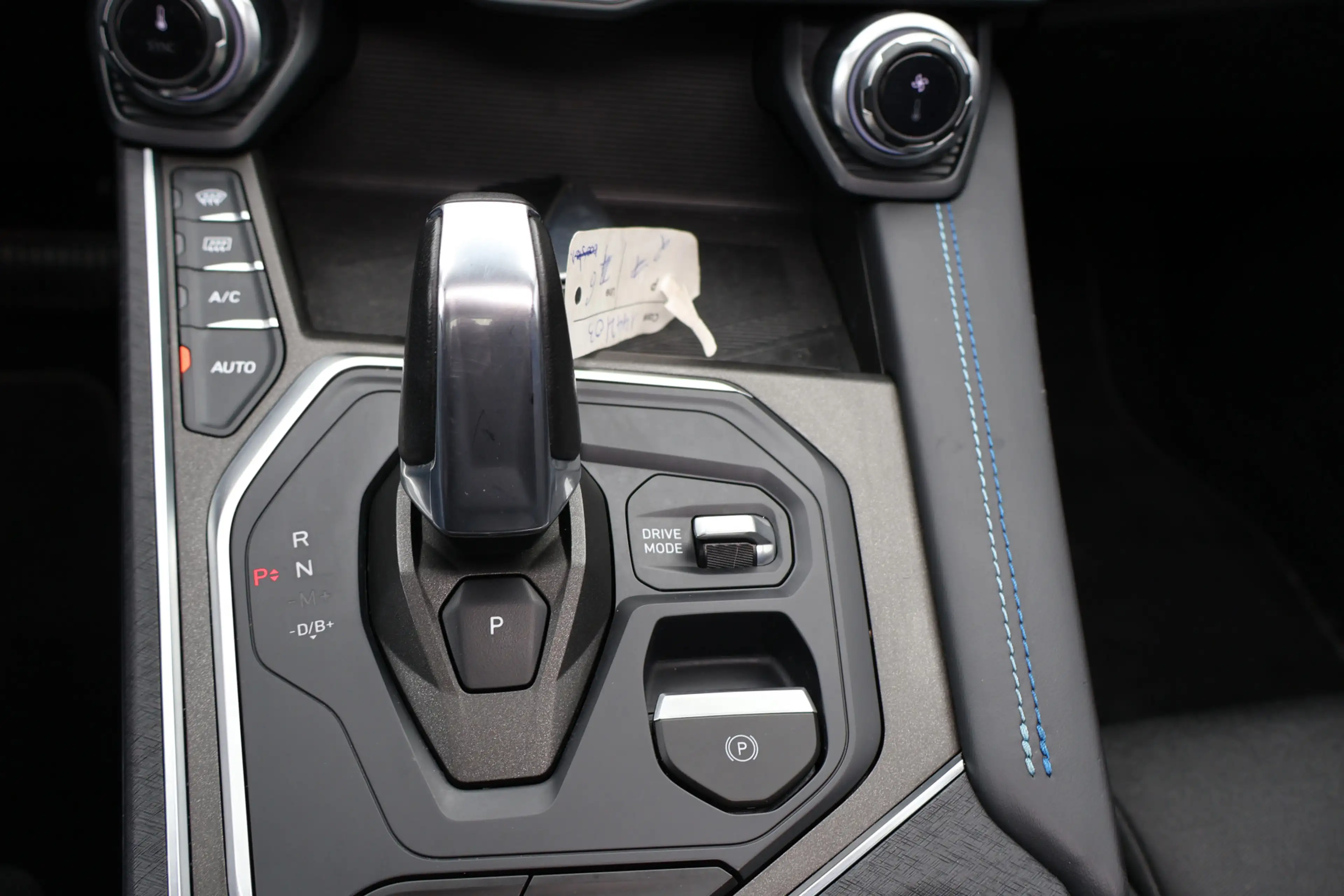 Lynk & Co 01 1.5 PHEV, Pano, 360 Camera, — photo 16