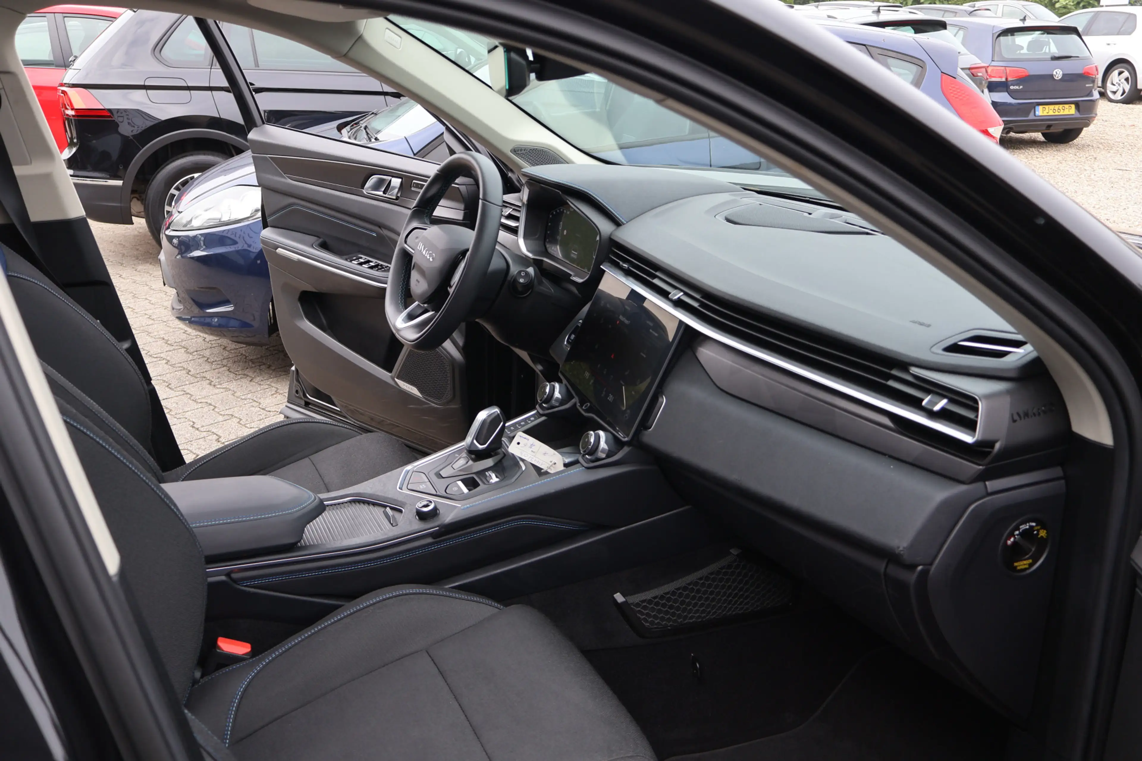 Lynk & Co 01 1.5 PHEV, Pano, 360 Camera, — photo 6