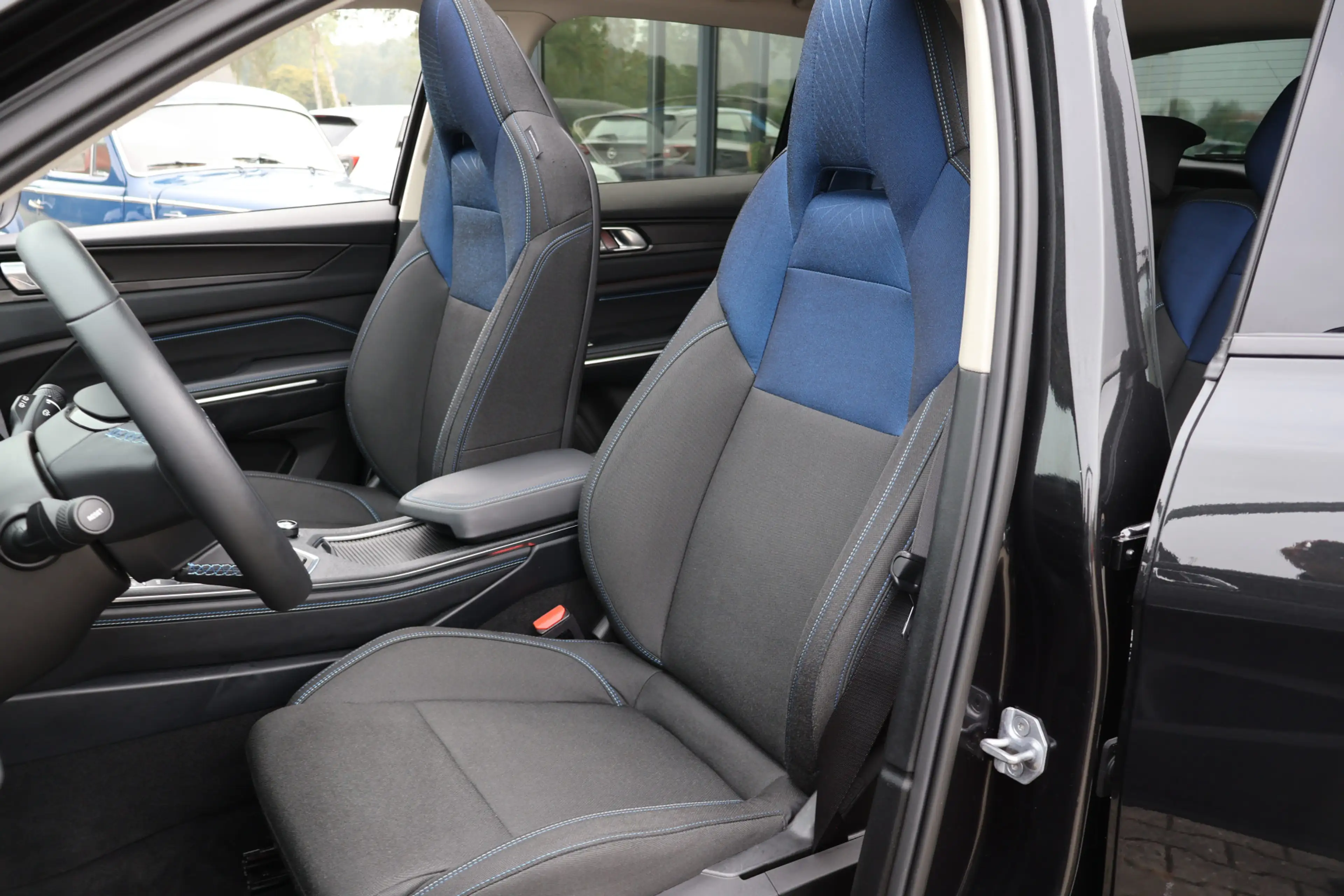 Lynk & Co 01 1.5 PHEV, Pano, 360 Camera, — photo 22