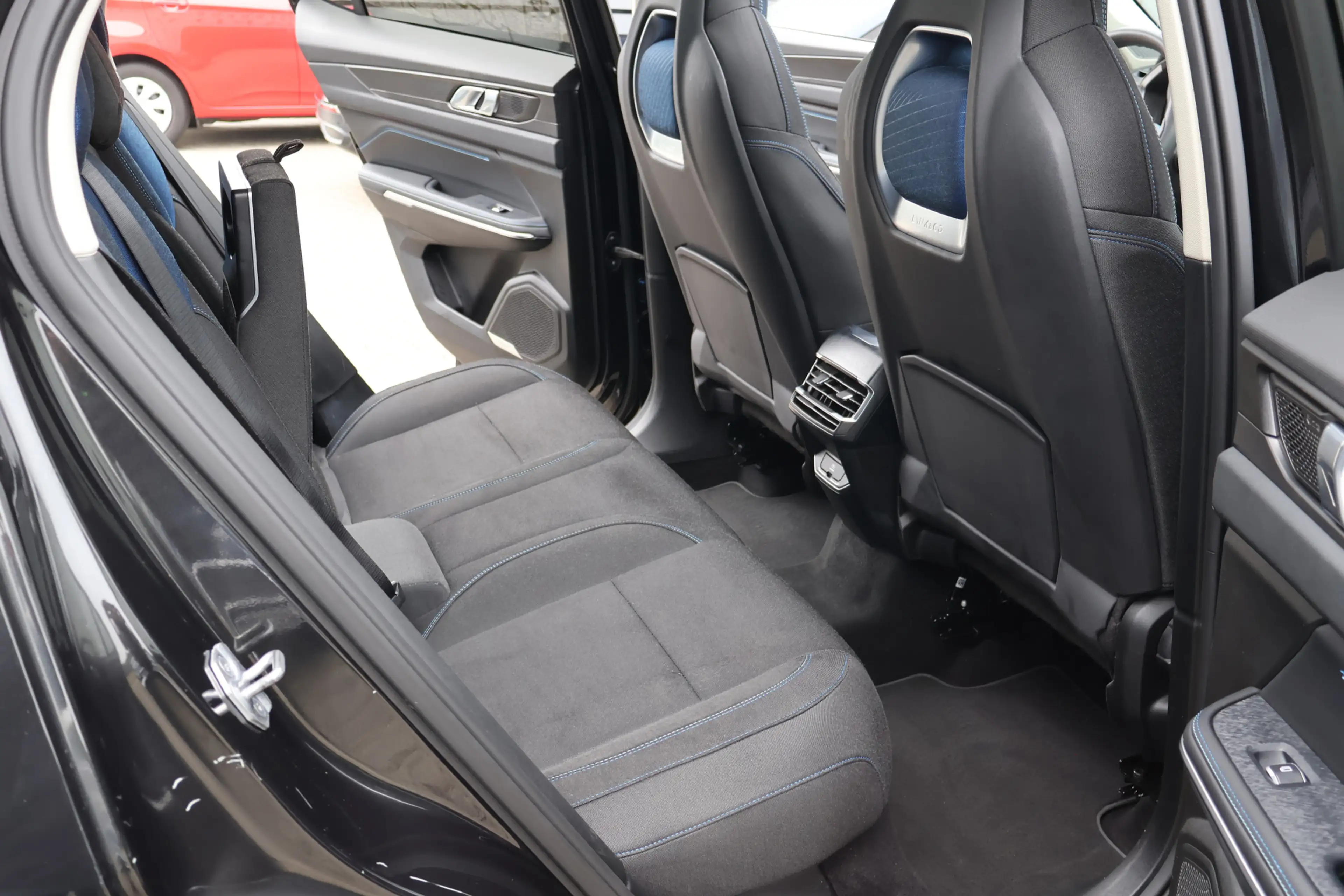 Lynk & Co 01 1.5 PHEV, Pano, 360 Camera, — photo 32