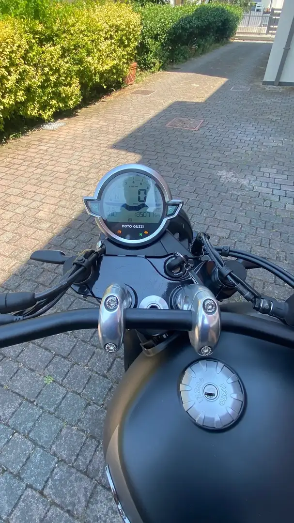 Moto Guzzi V 9 Bobber Black - 2