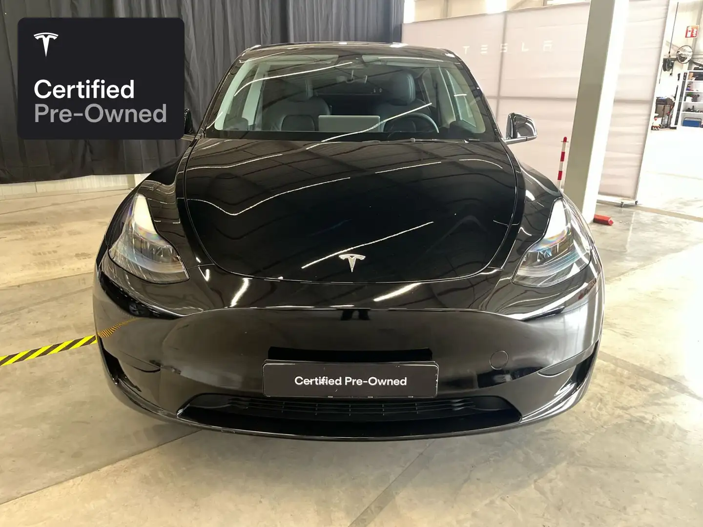 Tesla Model Y Rear-Wheel Drive "Certified Pre-Owned" Schwarz - 2