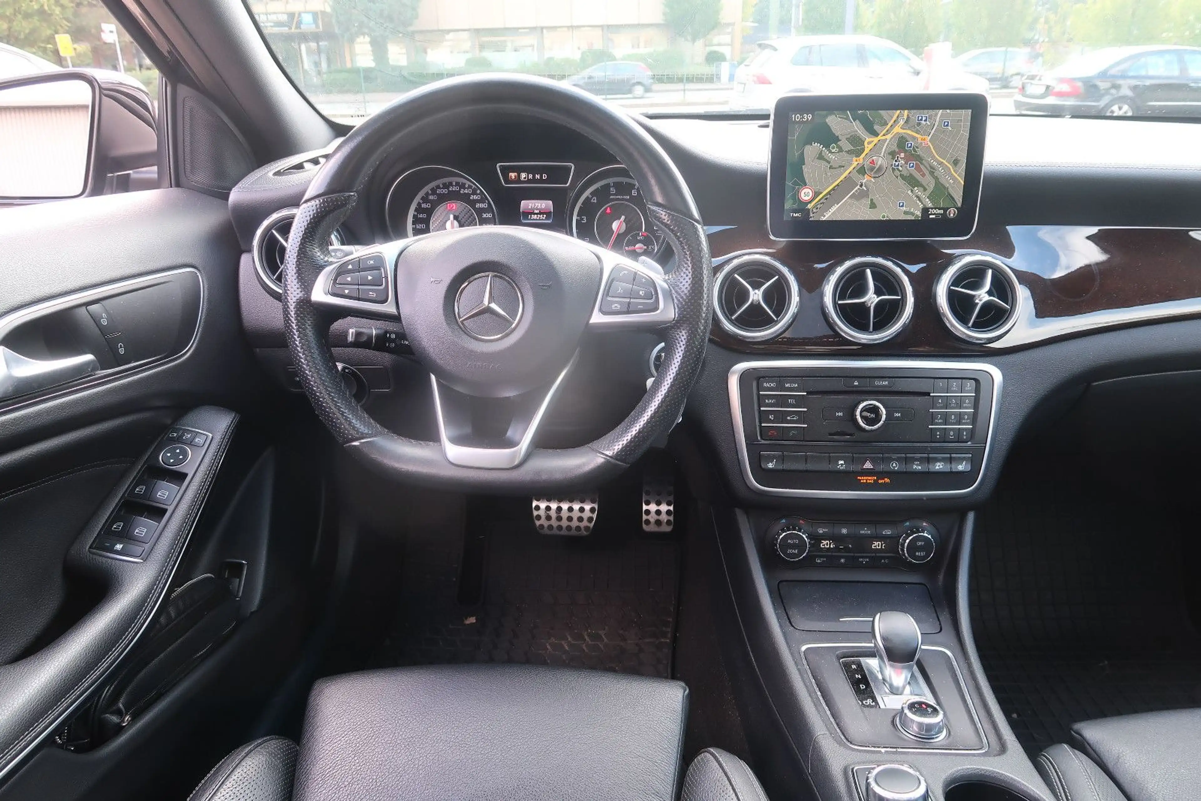 Mercedes-Benz GLA 45 AMG 4Matic *PANORAMA *LEDER *KAMERA — photo 14
