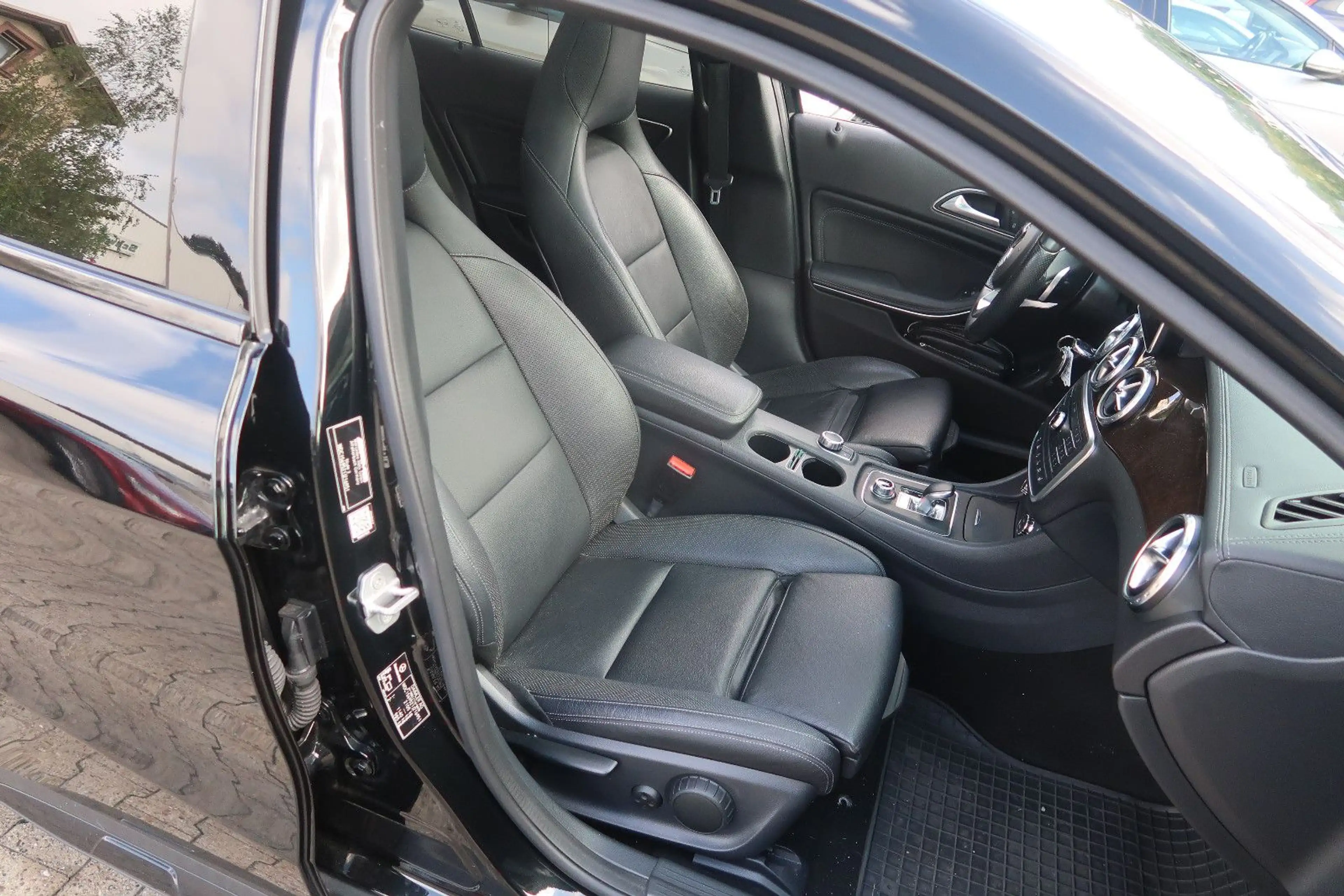 Mercedes-Benz GLA 45 AMG 4Matic *PANORAMA *LEDER *KAMERA — photo 11