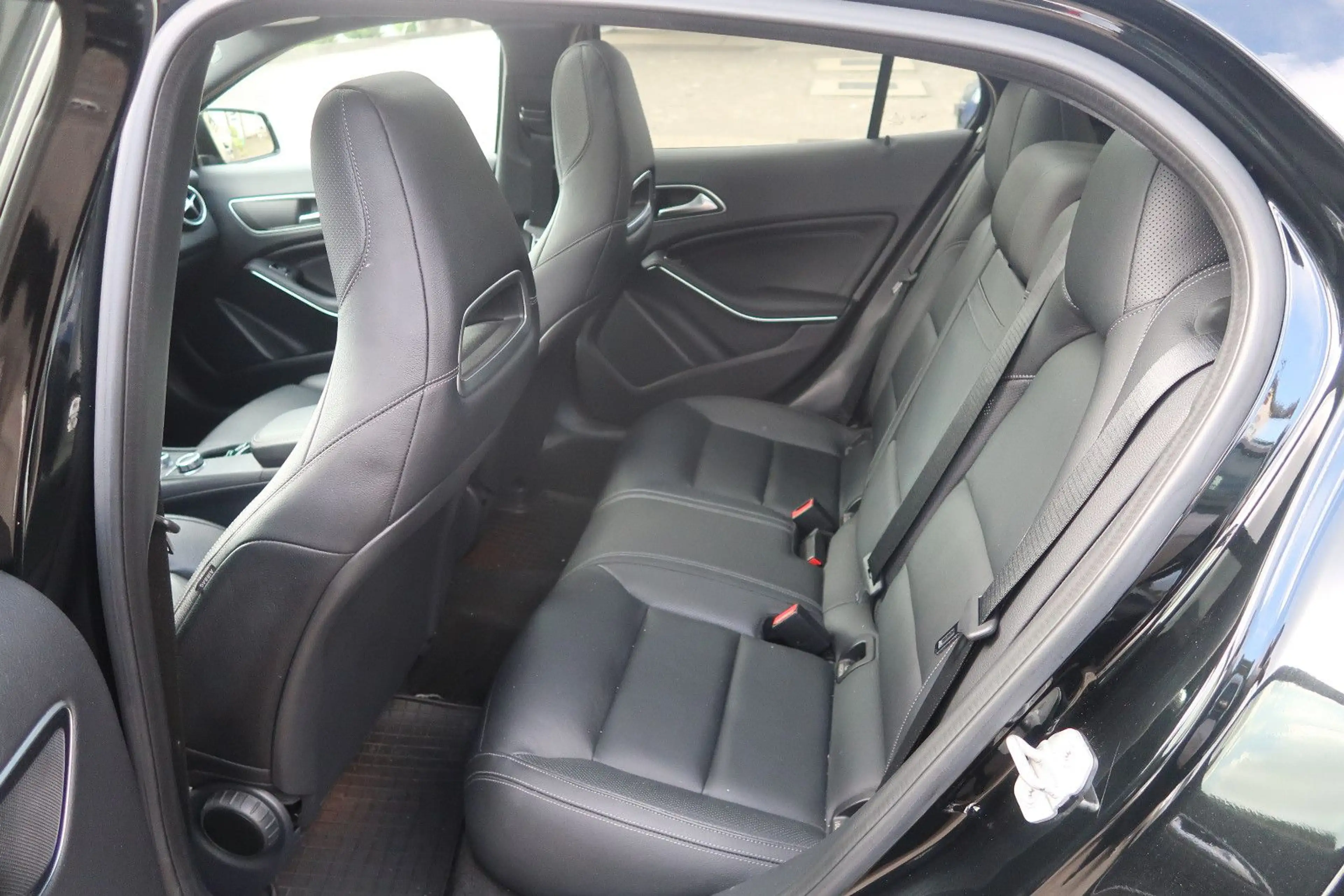 Mercedes-Benz GLA 45 AMG 4Matic *PANORAMA *LEDER *KAMERA — photo 12