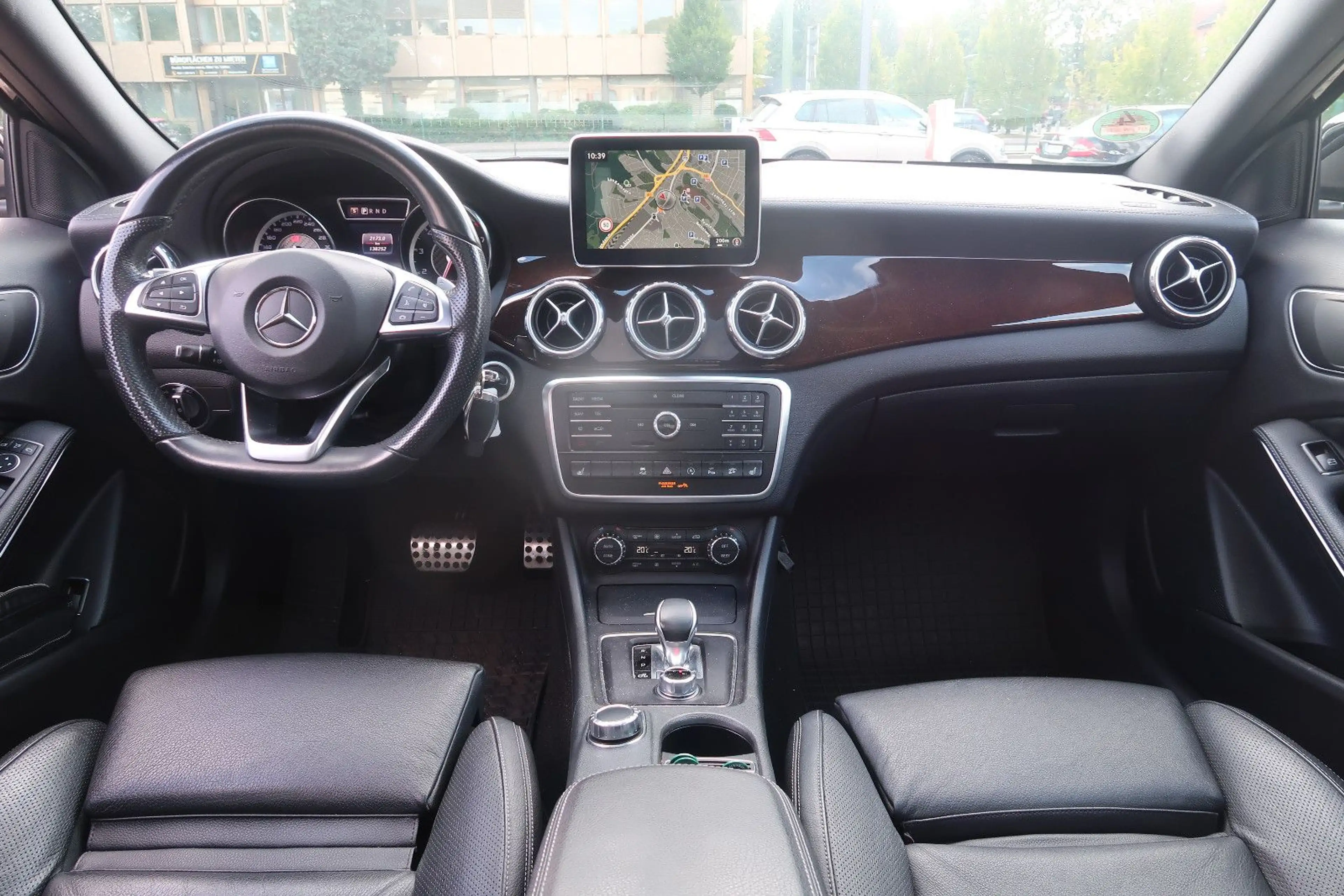 Mercedes-Benz GLA 45 AMG 4Matic *PANORAMA *LEDER *KAMERA — photo 9