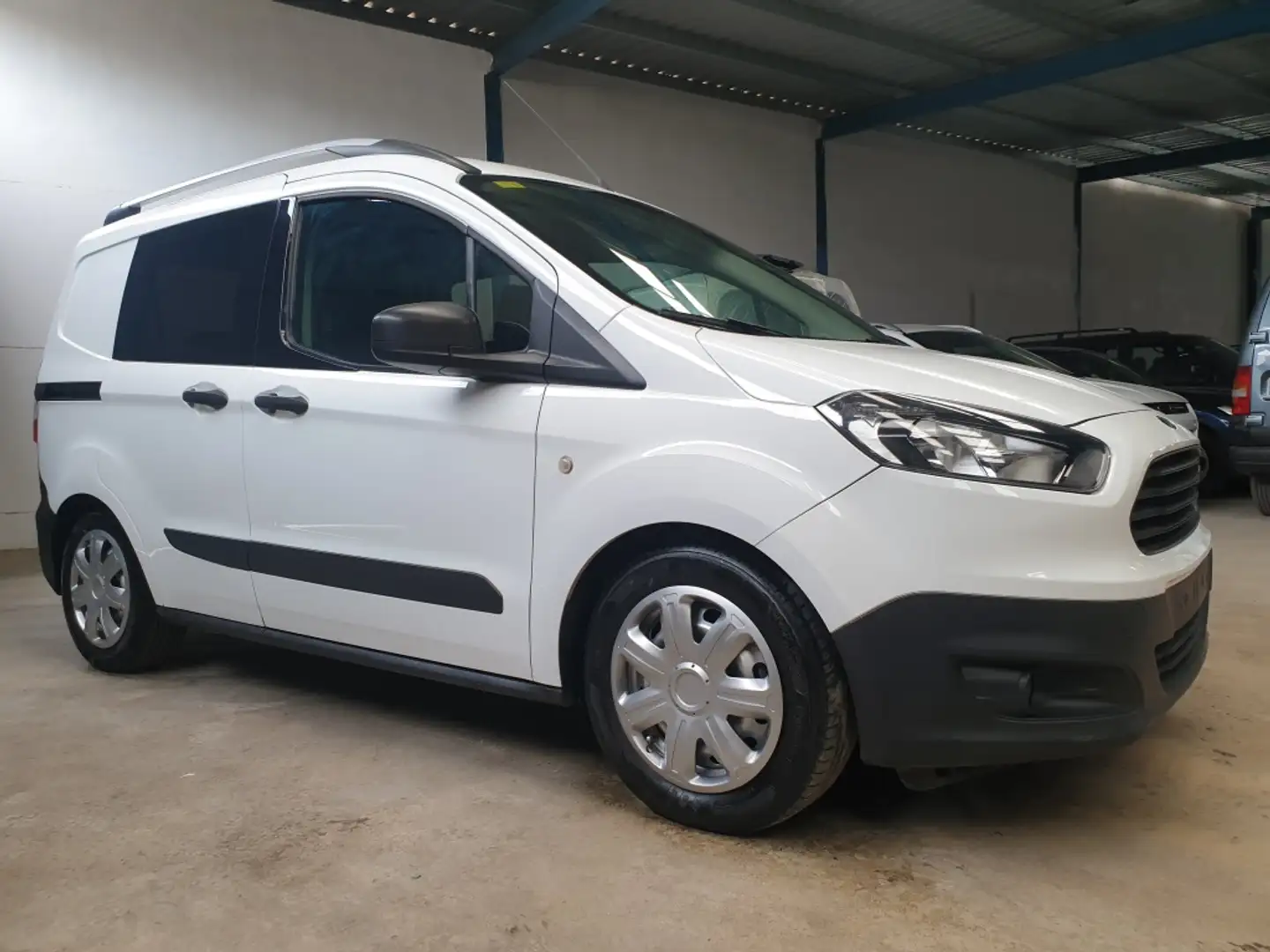 Ford Transit Courier Kombi 1.5TDCi Ambiente 95 Wit - 1
