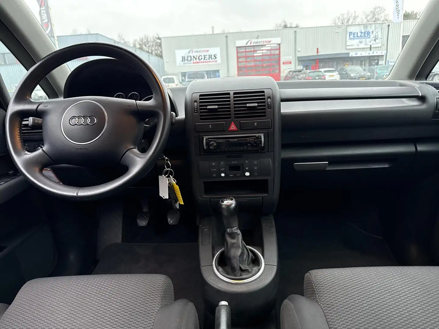 Audi A2 1.4, climatronic. Negro - 2