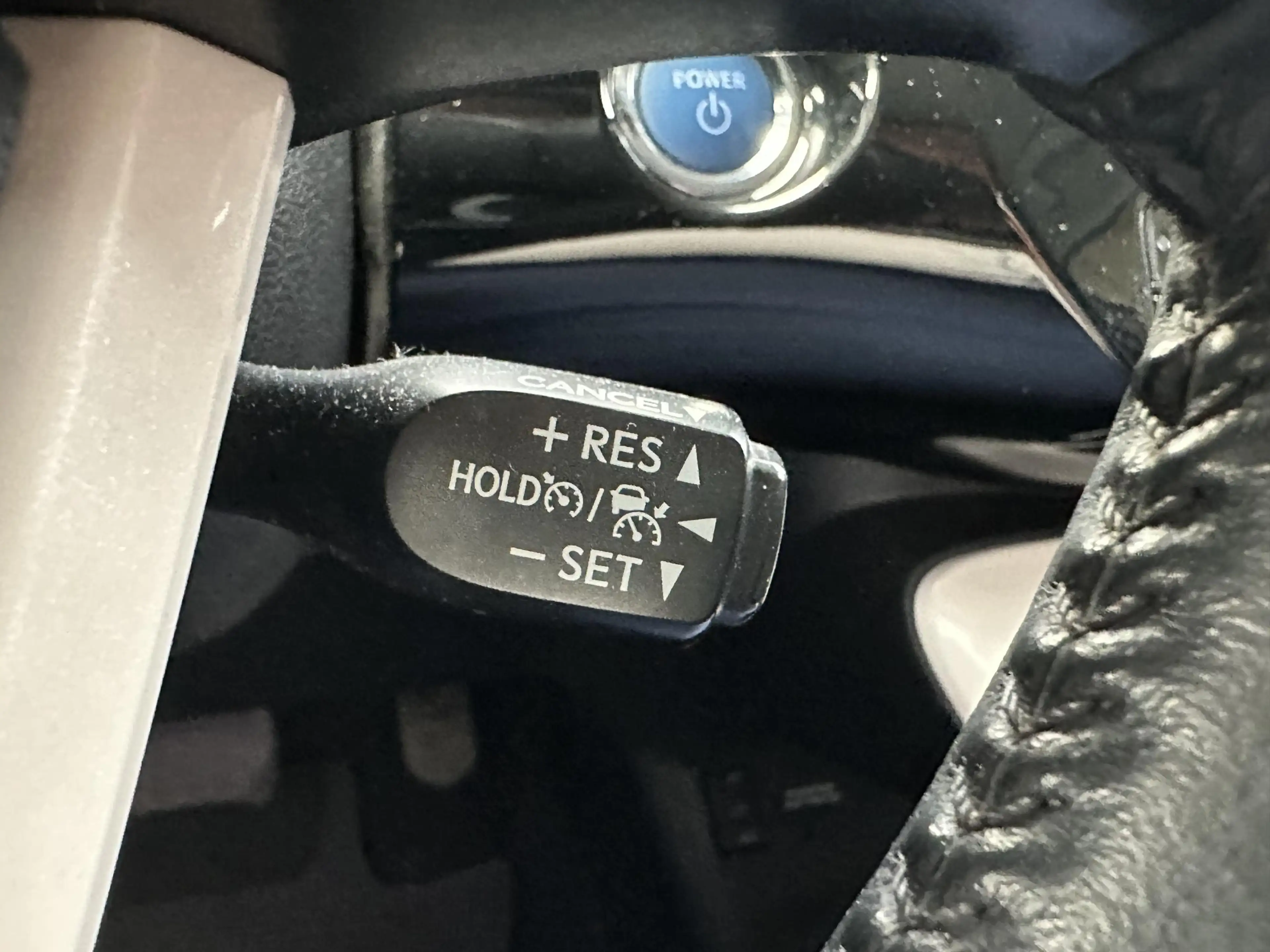 Toyota Prius 1.8 Executive — photo 11