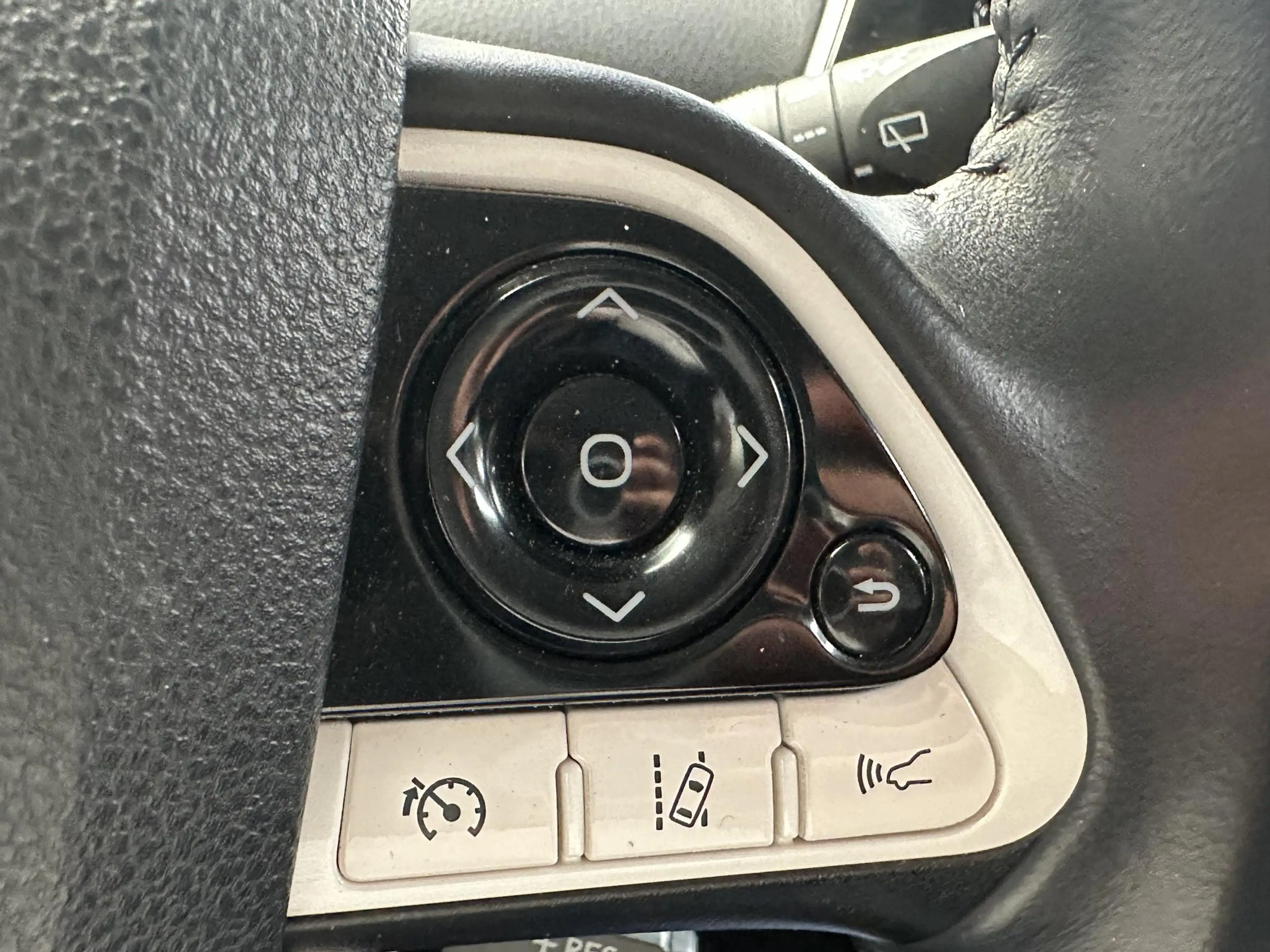 Toyota Prius 1.8 Executive — photo 10