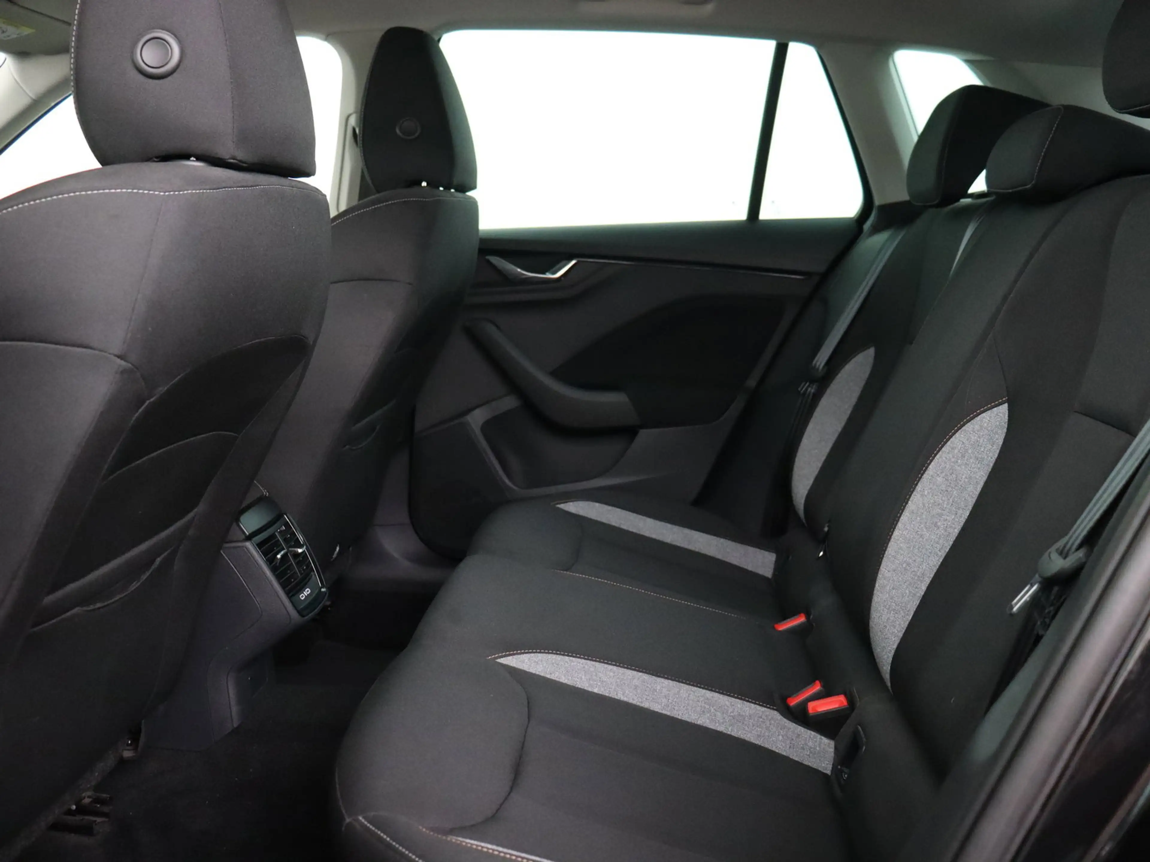 Skoda Kamiq Kamiq Corporate 1.0 TSI 85kW (115ch) DSG7 — photo 12