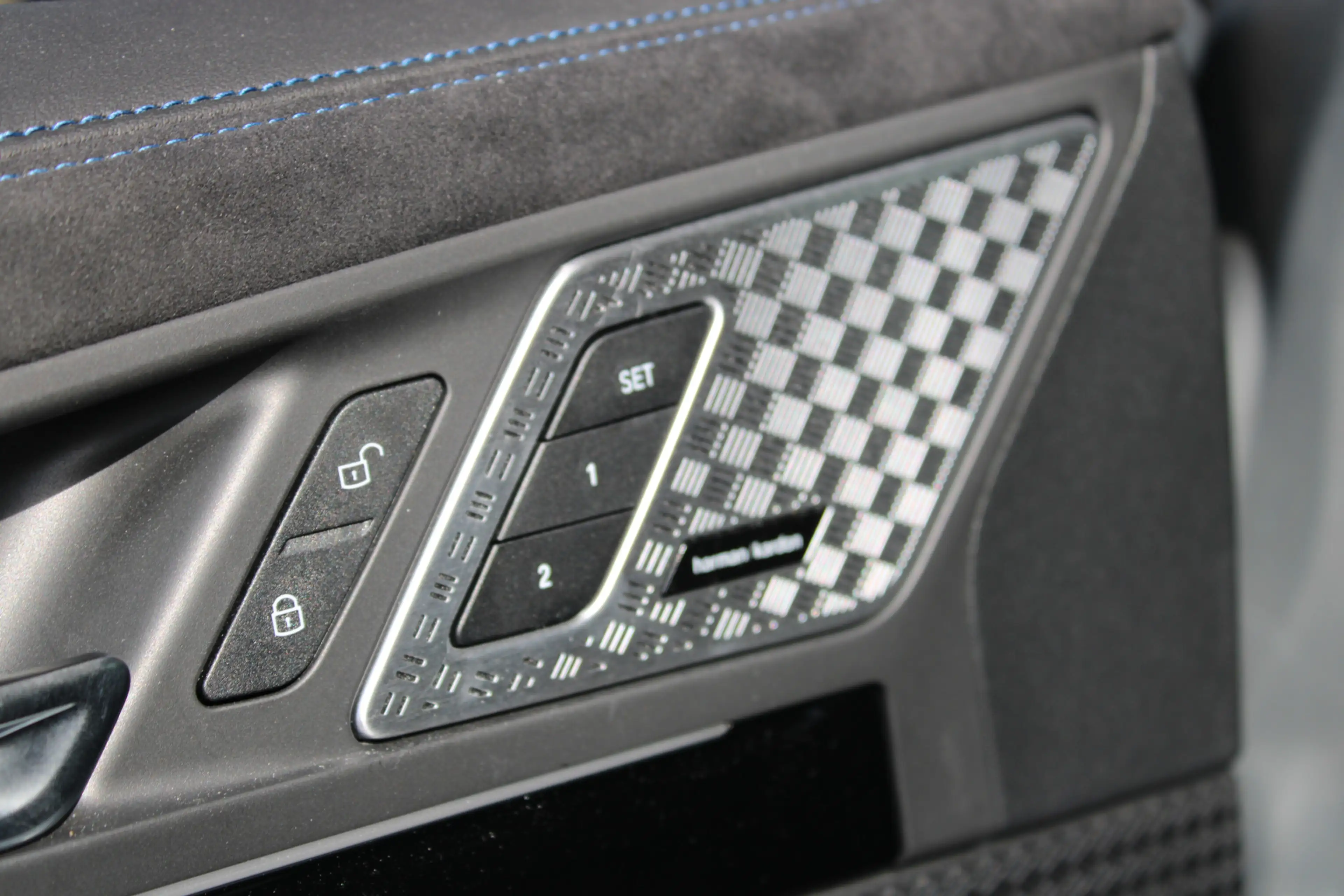 BMW iX2 xDrive30 M Sport / Sportstoelen / Comfort Access / — photo 15