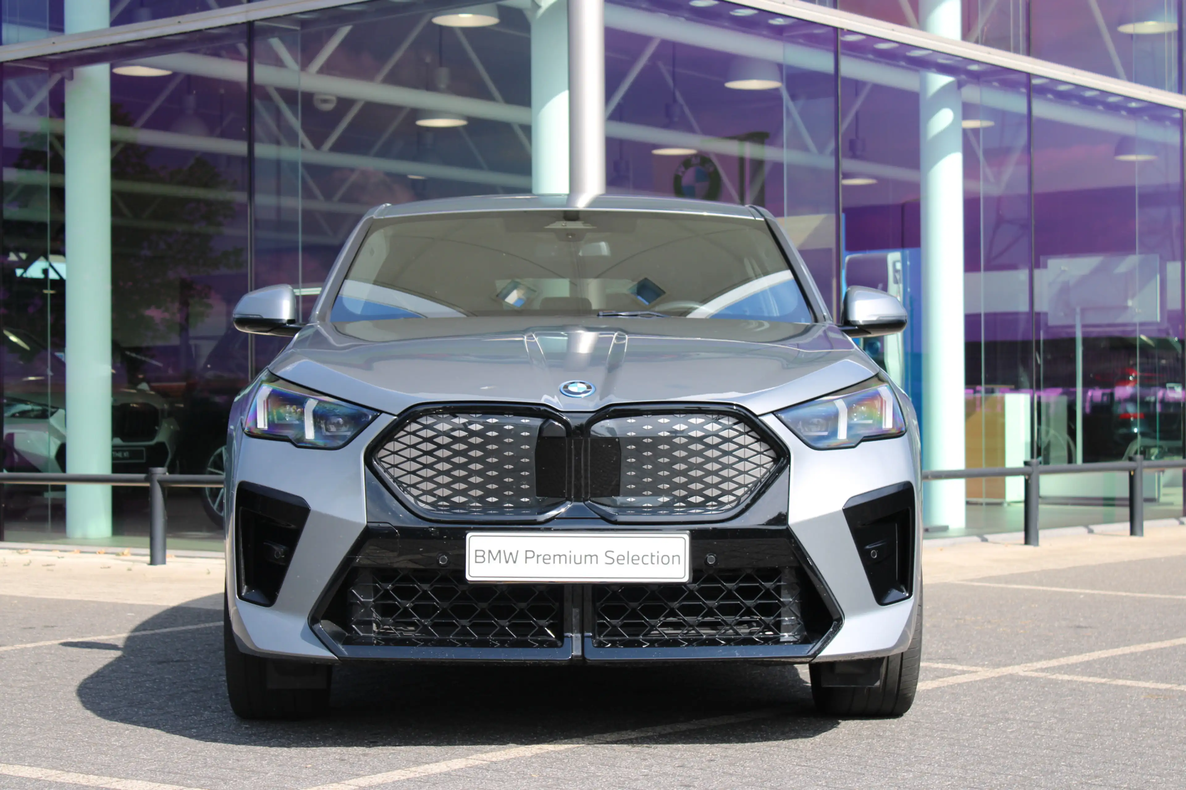 BMW iX2 xDrive30 M Sport / Sportstoelen / Comfort Access / — photo 11