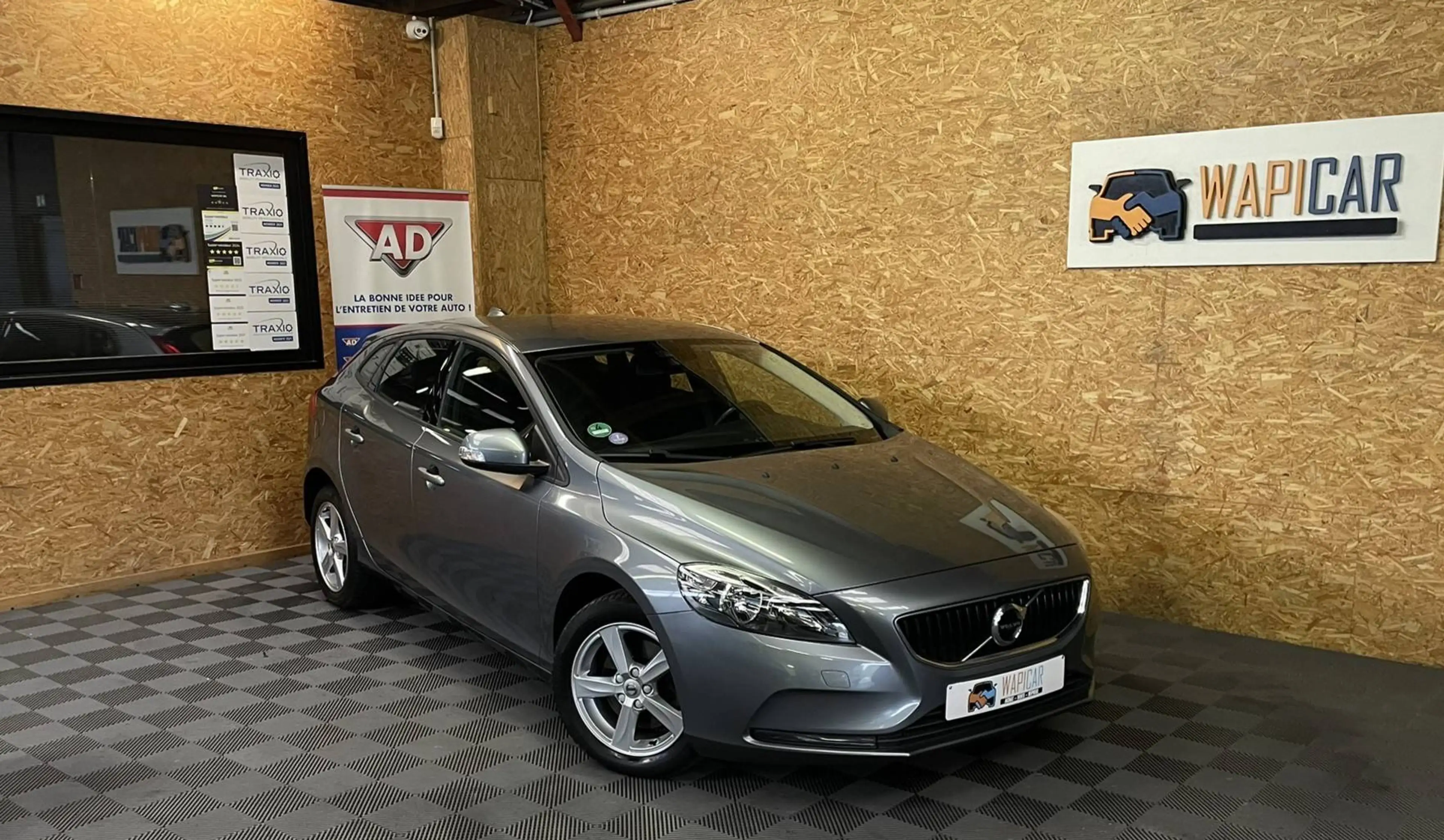 Volvo V40 2.0i * Garantie 1 à 3ans * TVA récupérable * — photo 2