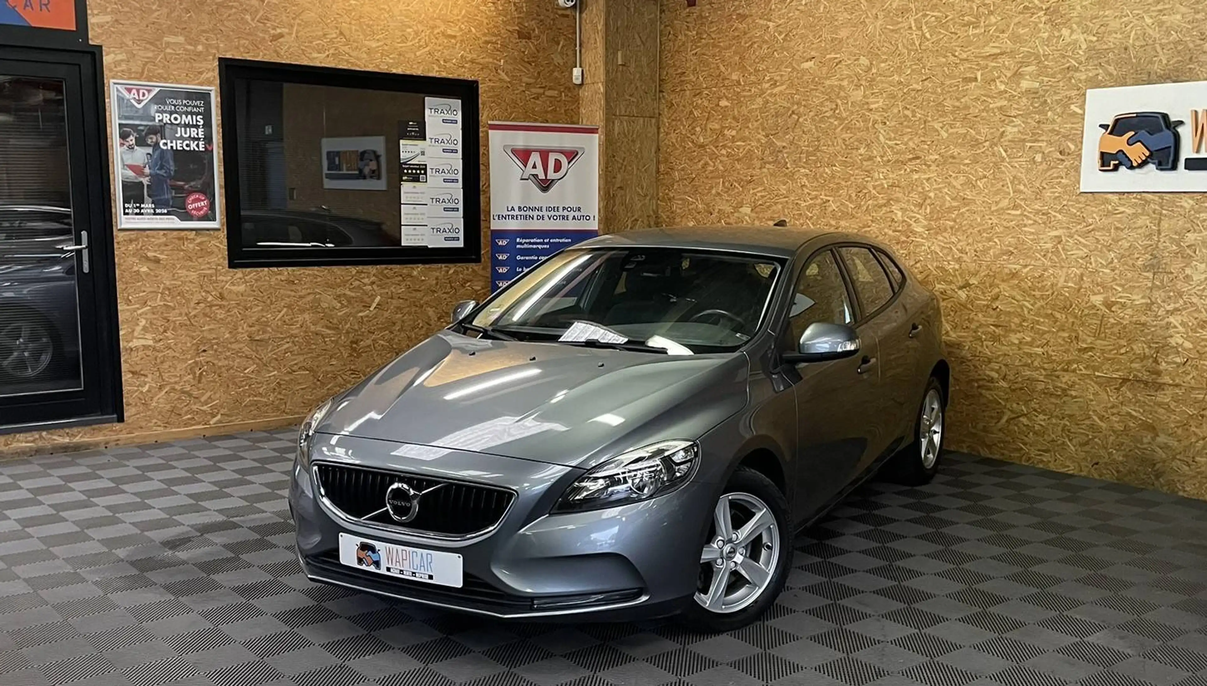 Volvo V40 2.0i * Garantie 1 à 3ans * TVA récupérable *