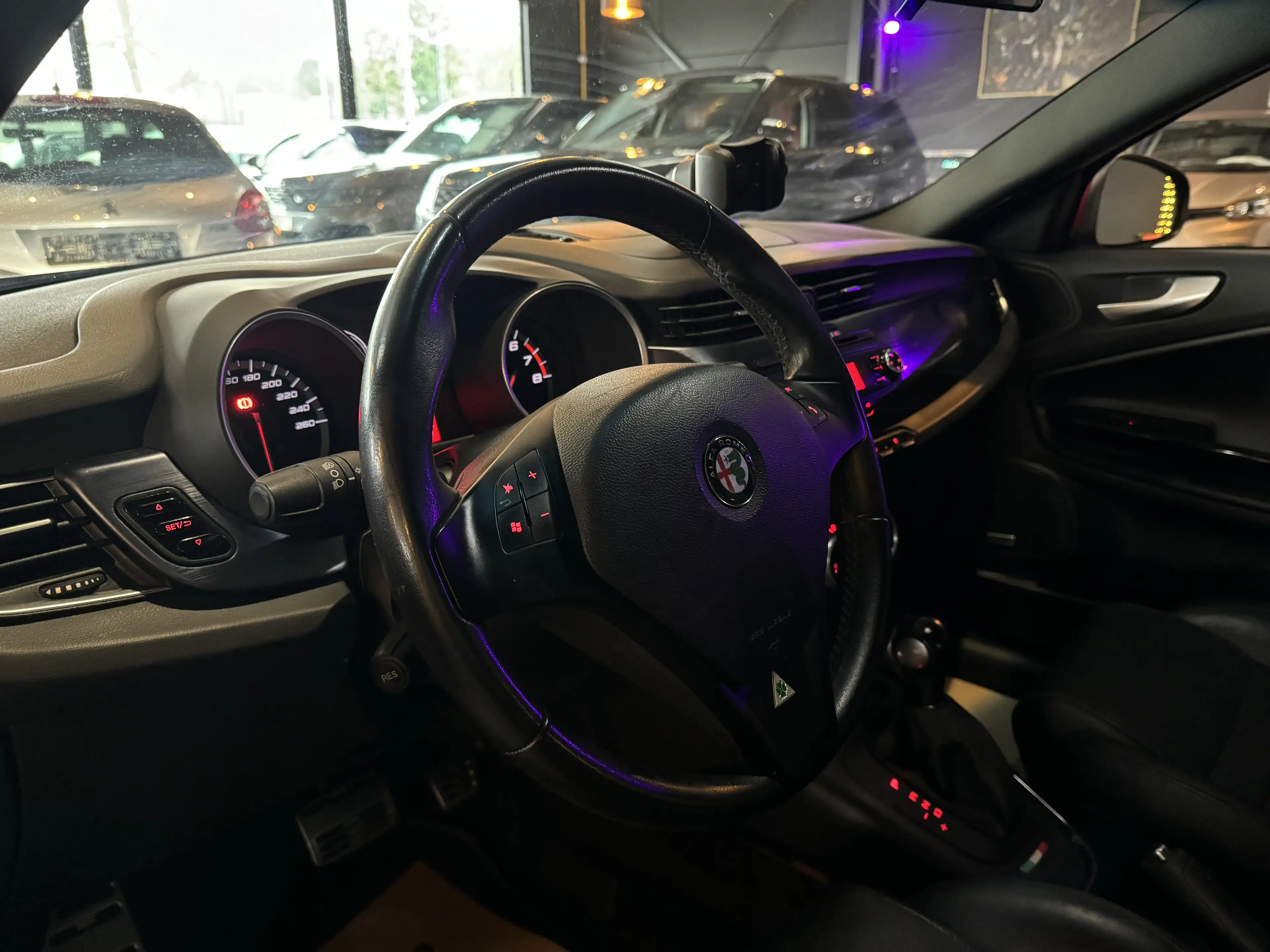 Alfa Romeo Giulietta 1.4 - AUTOMATIQUE - A/C - RADIO CD/MEDIA - LED — photo 13