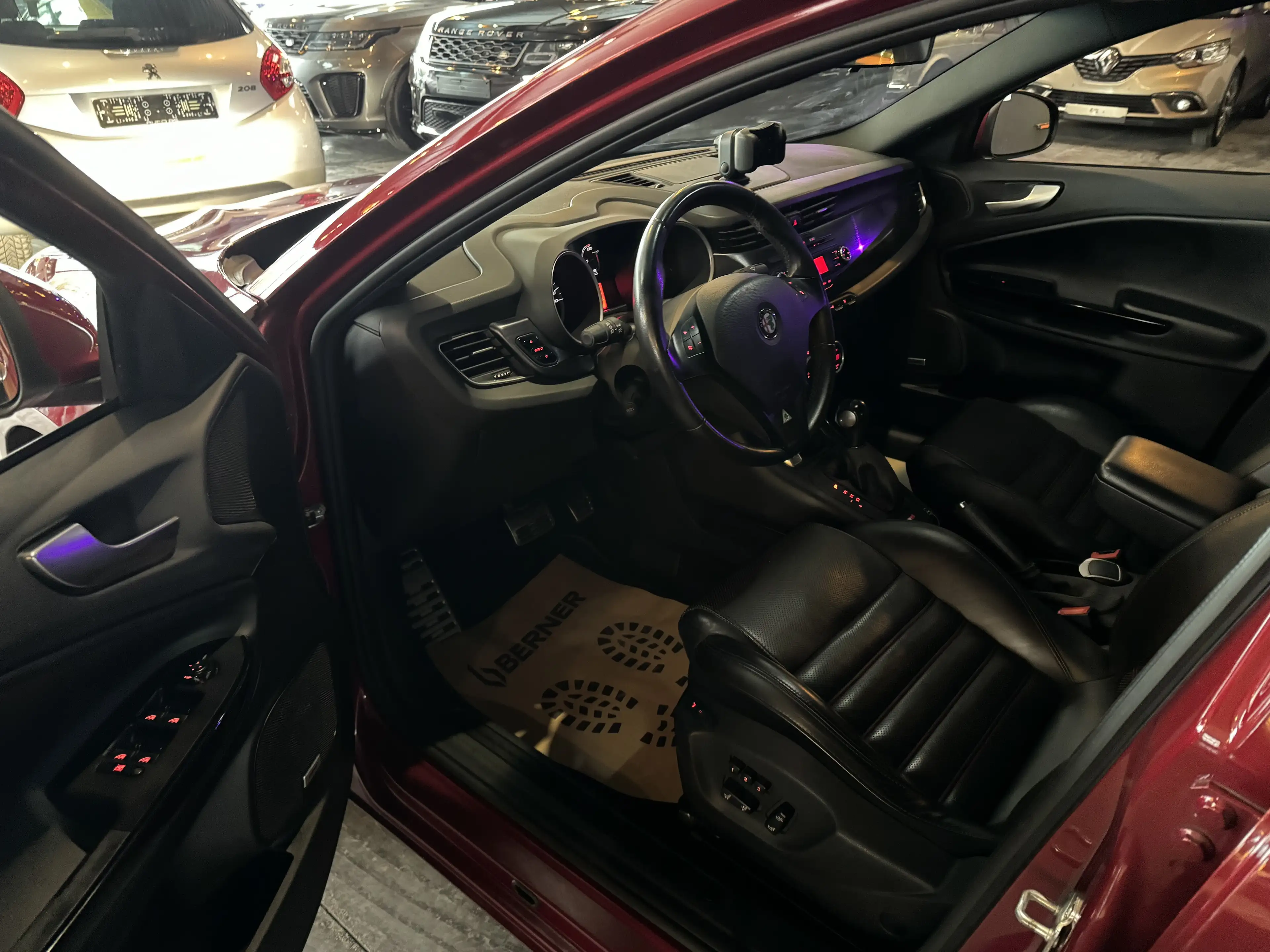 Alfa Romeo Giulietta 1.4 - AUTOMATIQUE - A/C - RADIO CD/MEDIA - LED — photo 11