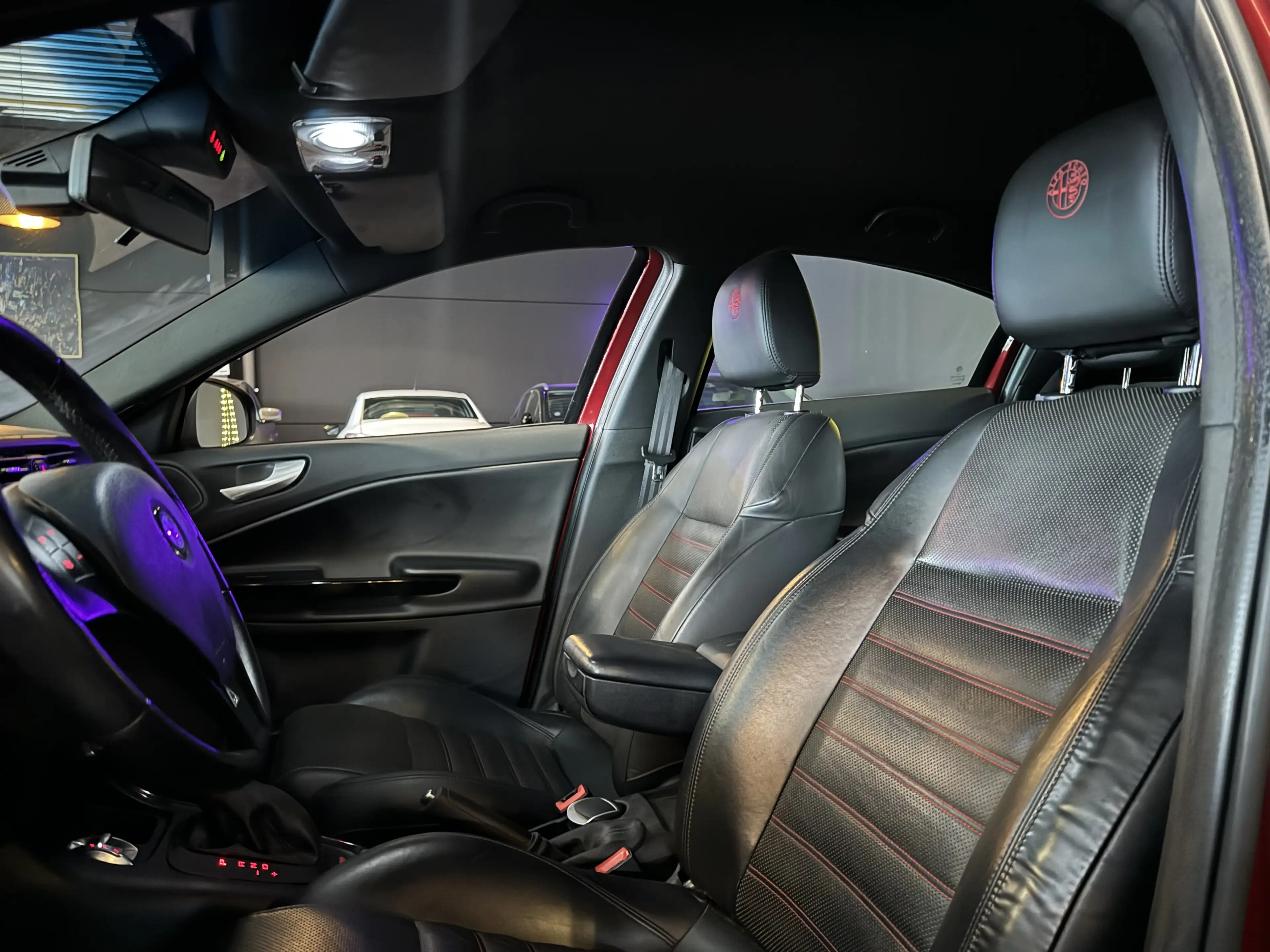 Alfa Romeo Giulietta 1.4 - AUTOMATIQUE - A/C - RADIO CD/MEDIA - LED — photo 12