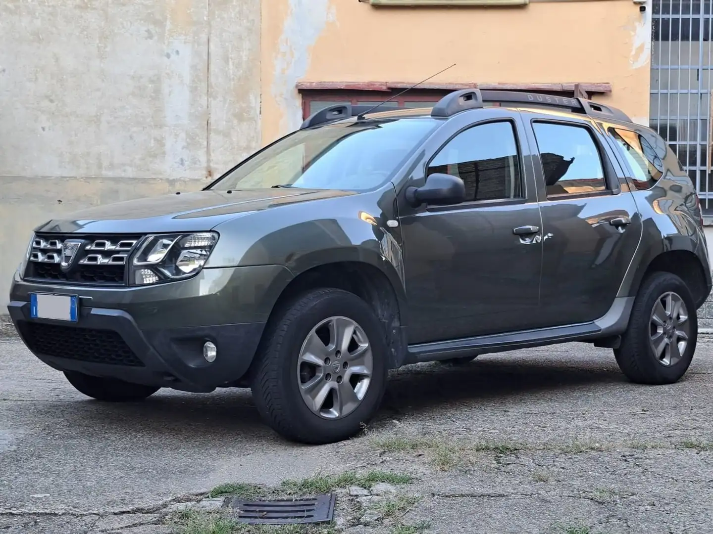 Dacia Duster 1.5 DCI LAUREATE 4X2 Grün - 2
