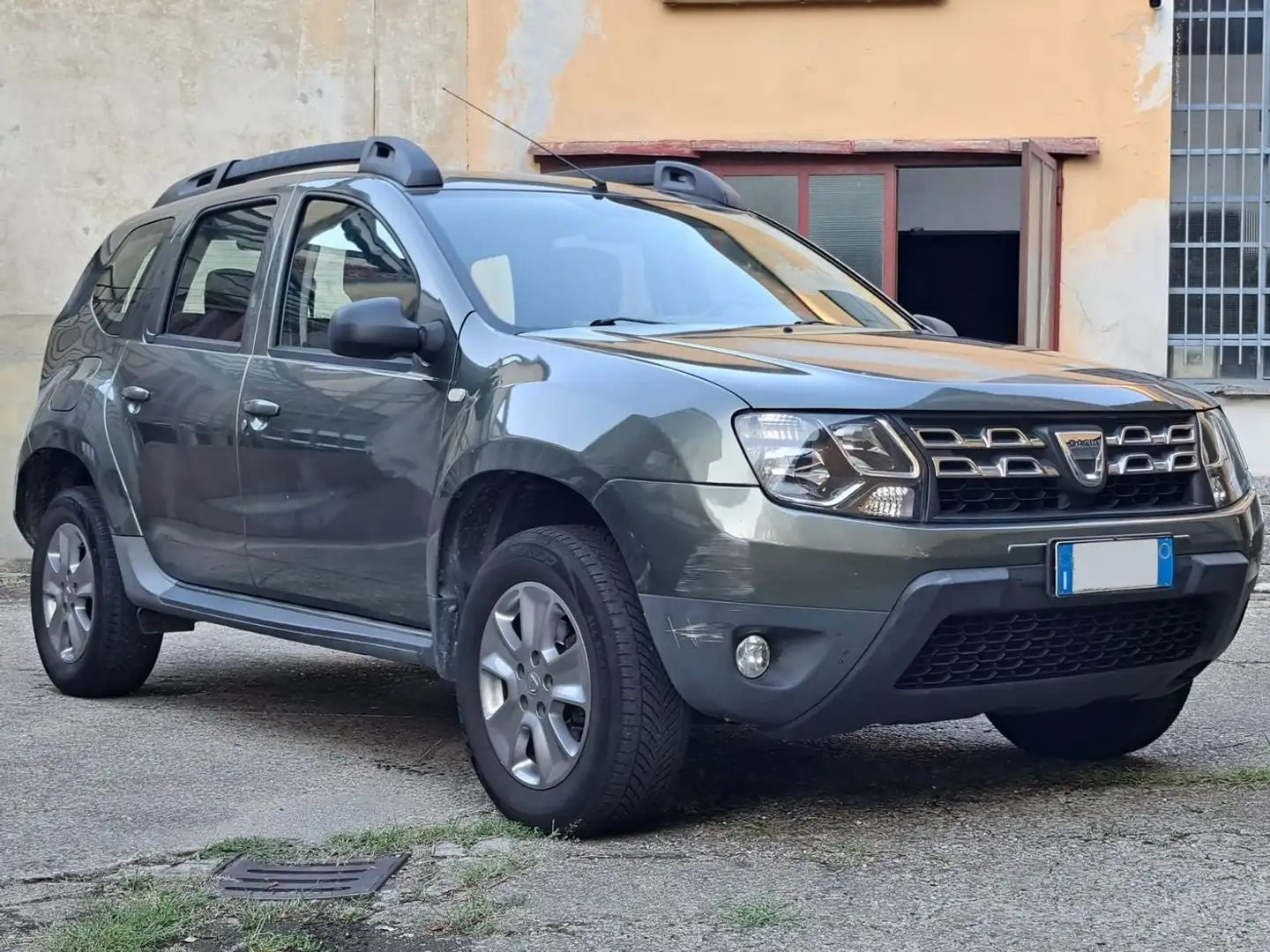 Dacia Duster 1.5 DCI LAUREATE 4X2 Grün - 1