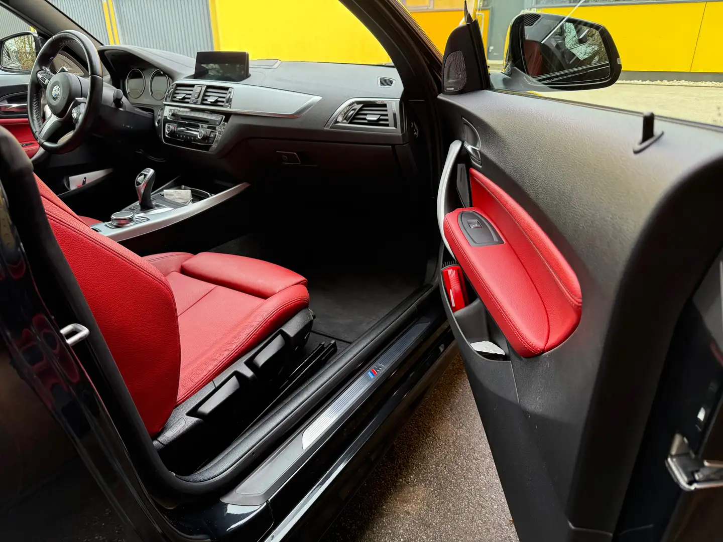 BMW 225 225d Cabrio M Sport Aut. M Sport Schwarz - 2